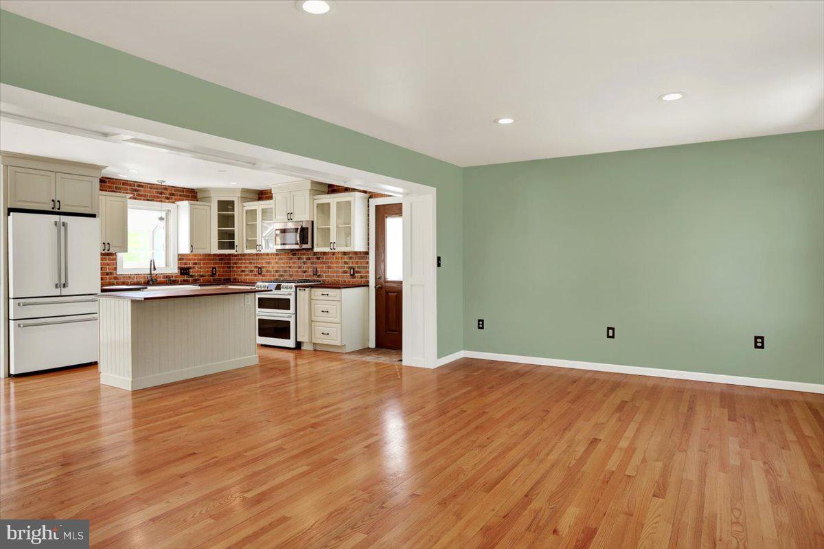 905 DENISE DRIVE