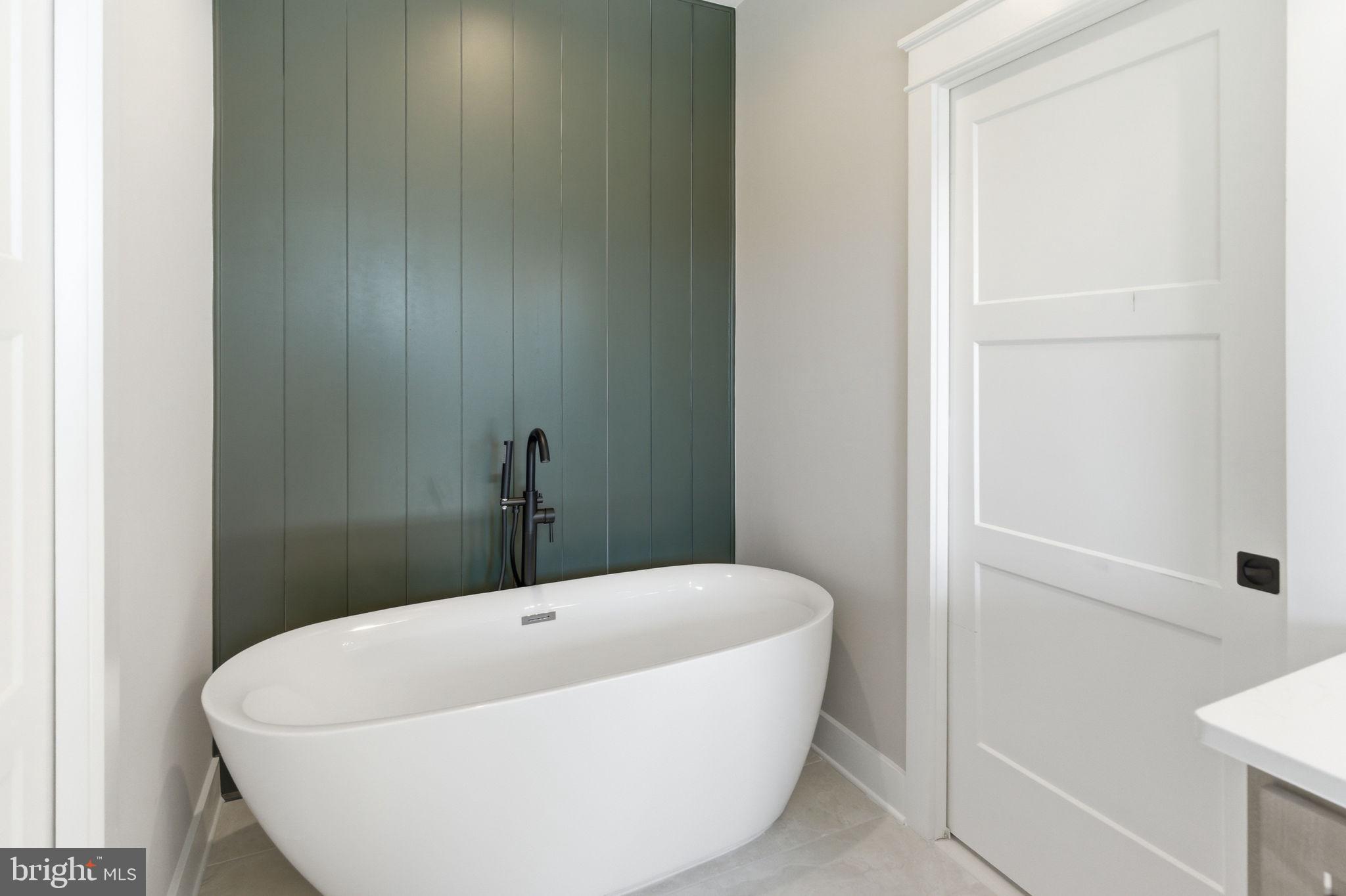 LAKE FOREST ESTATES - Residential