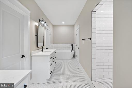 LAKE FOREST ESTATES - Residential