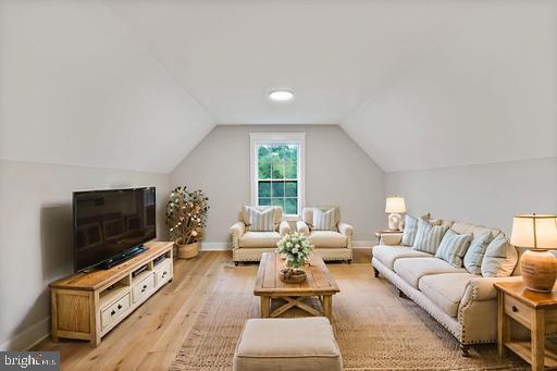 LAKE FOREST ESTATES - Residential