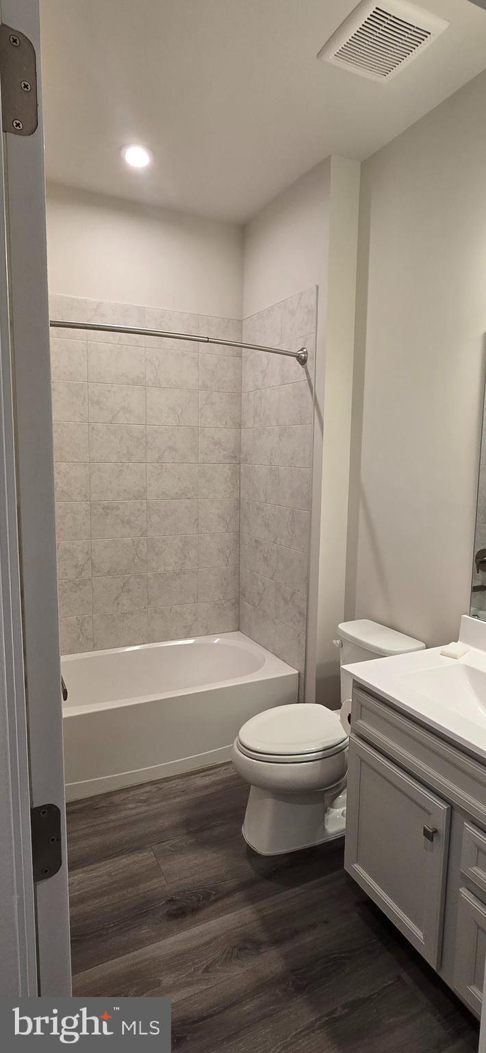 BELLE AIR TOWNHOMES - Residential Lease