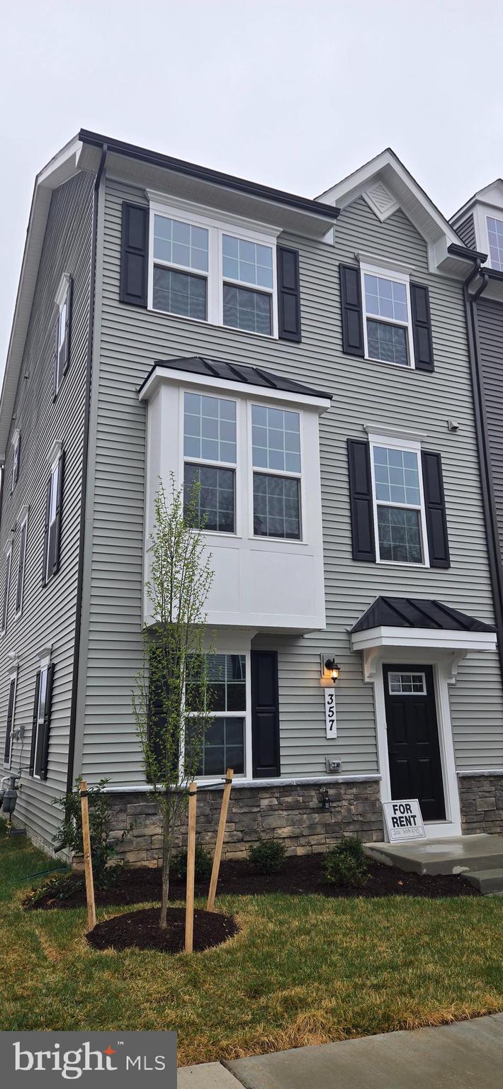 BELLE AIR TOWNHOMES - Residential Lease