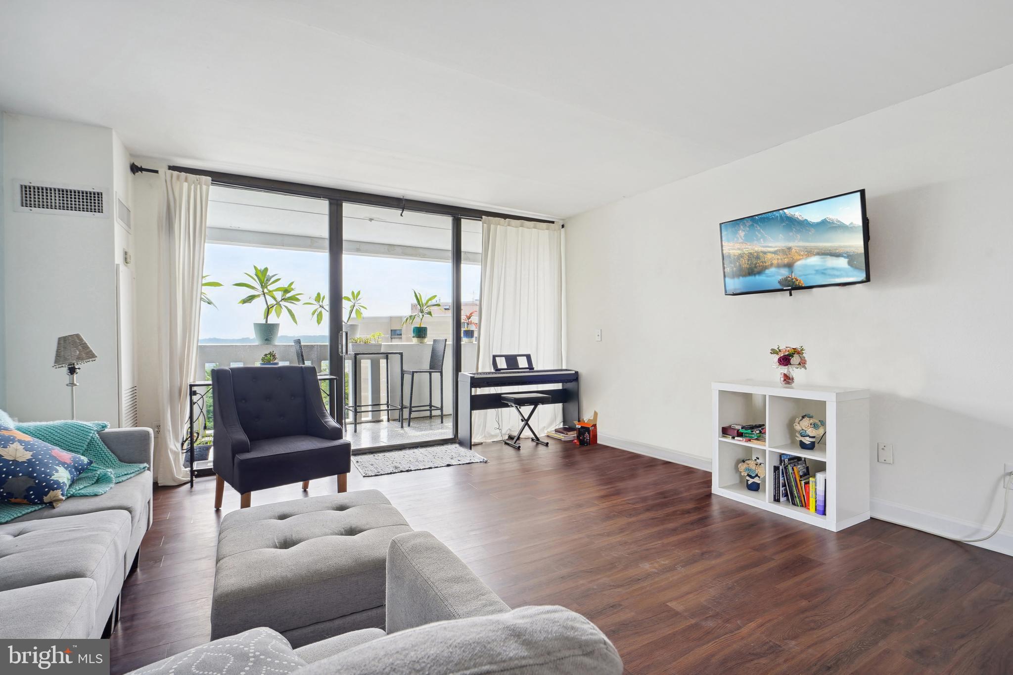 ALEXANDRIA KNOLLS - Residential