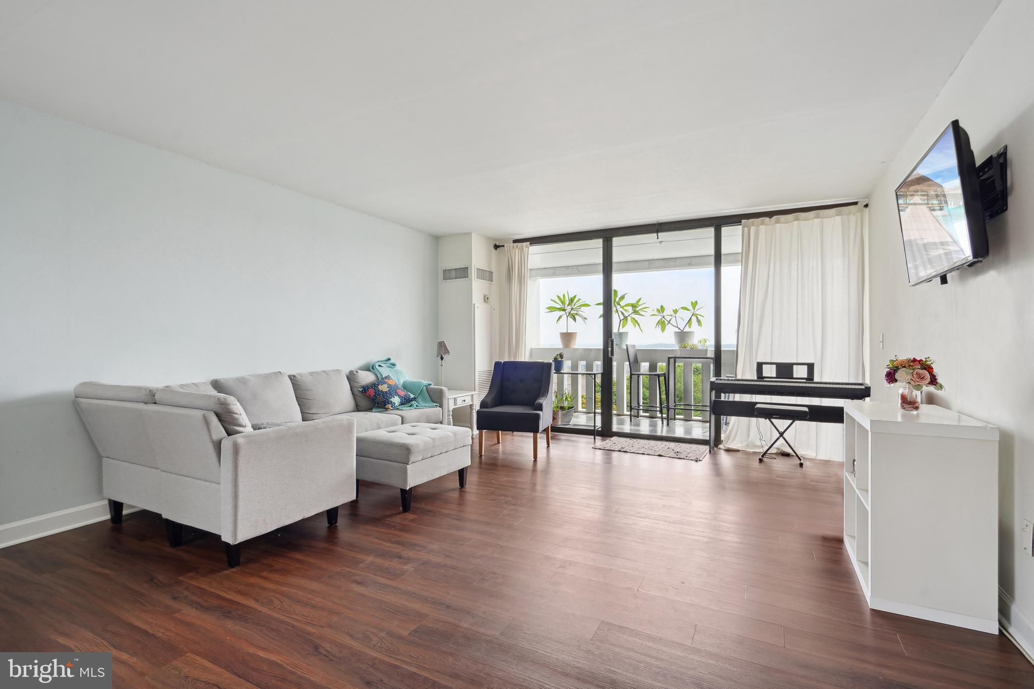 ALEXANDRIA KNOLLS - Residential