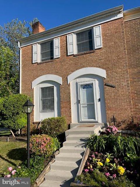 Photo of 14809 Hatfield Square, CENTREVILLE, VA 20120 (MLS # VAFX2310276)