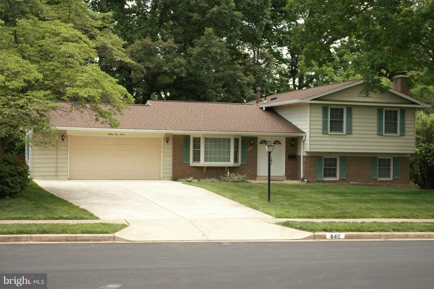 Lovely, comfortable and well-maintained split-level soon to be available for rent in Wakefield Chapel! Additional office/bedroom space on lower level. Recent (2010) renovations and private yard with trees & patio. Minutes from I-495 exits via Little River Tpk or Braddock Rd, close to bus stop, shopping centers, and parks.