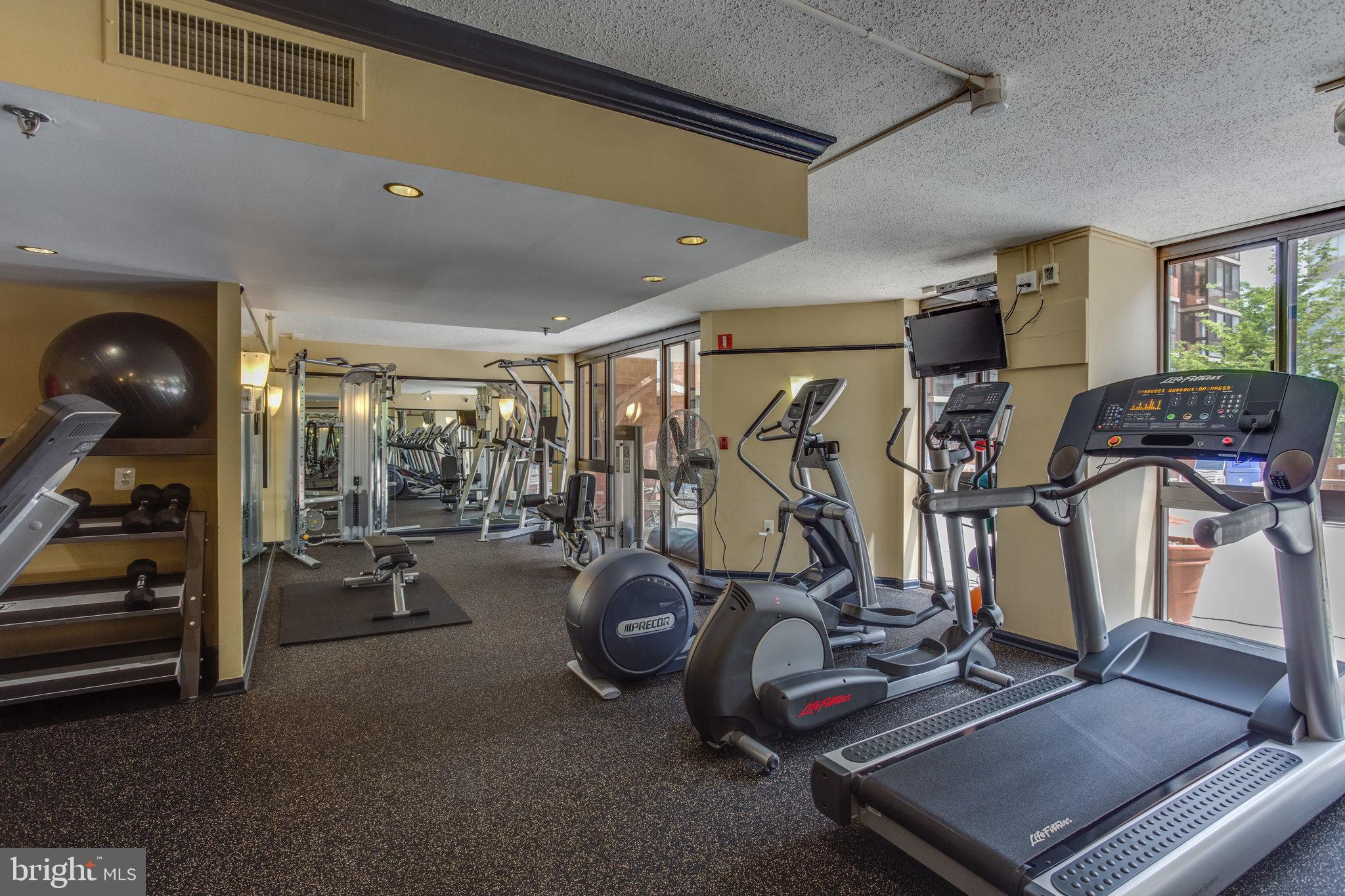 EASTVIEW AT BALLSTON METRO - Residential Lease