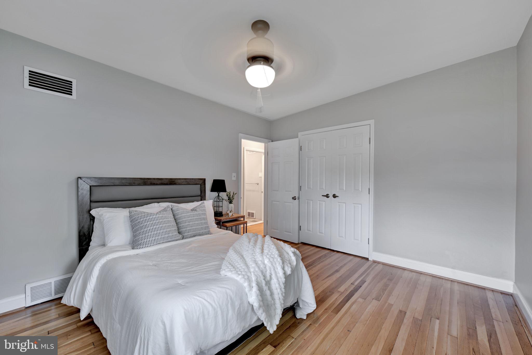LESLIE MANOR - Residential