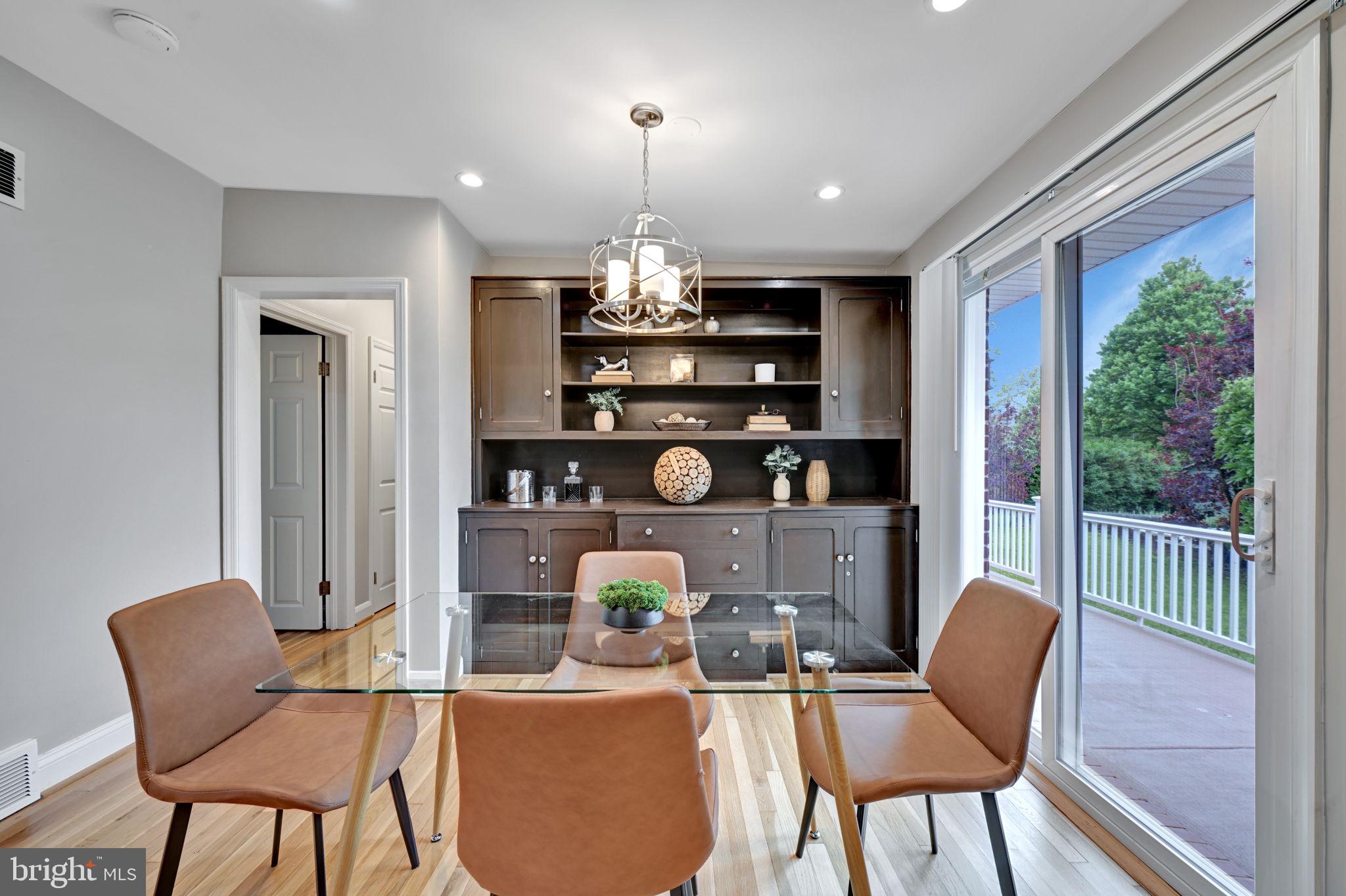 LESLIE MANOR - Residential