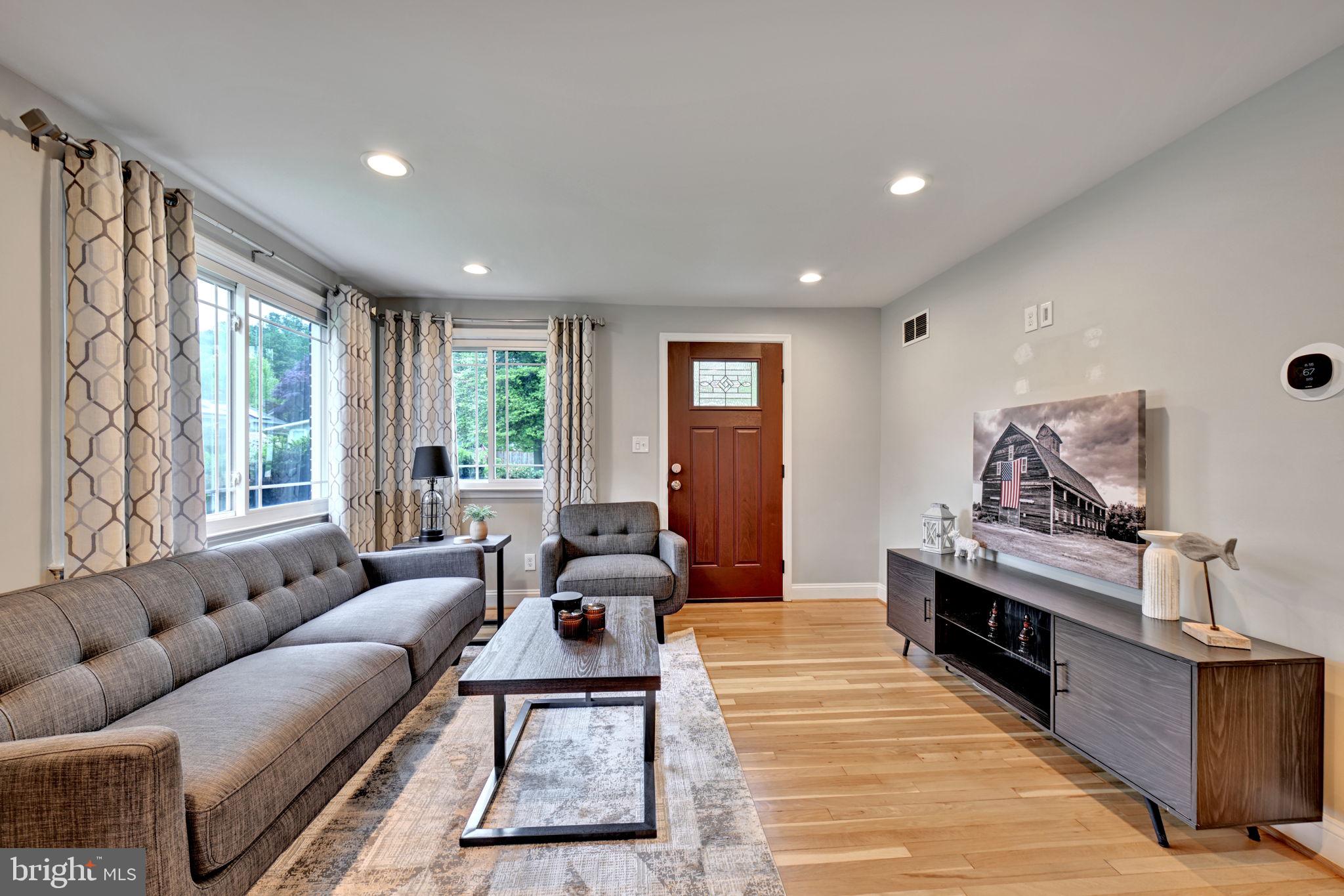 LESLIE MANOR - Residential