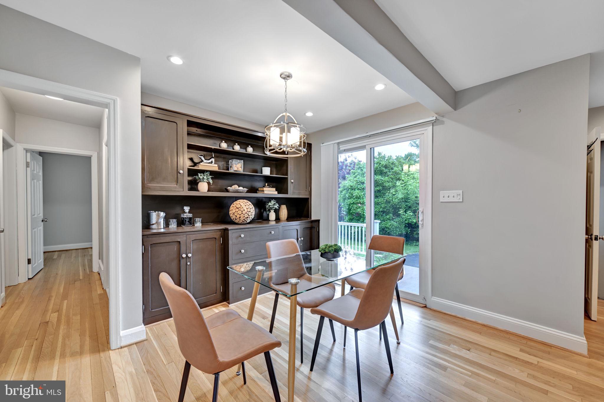 LESLIE MANOR - Residential