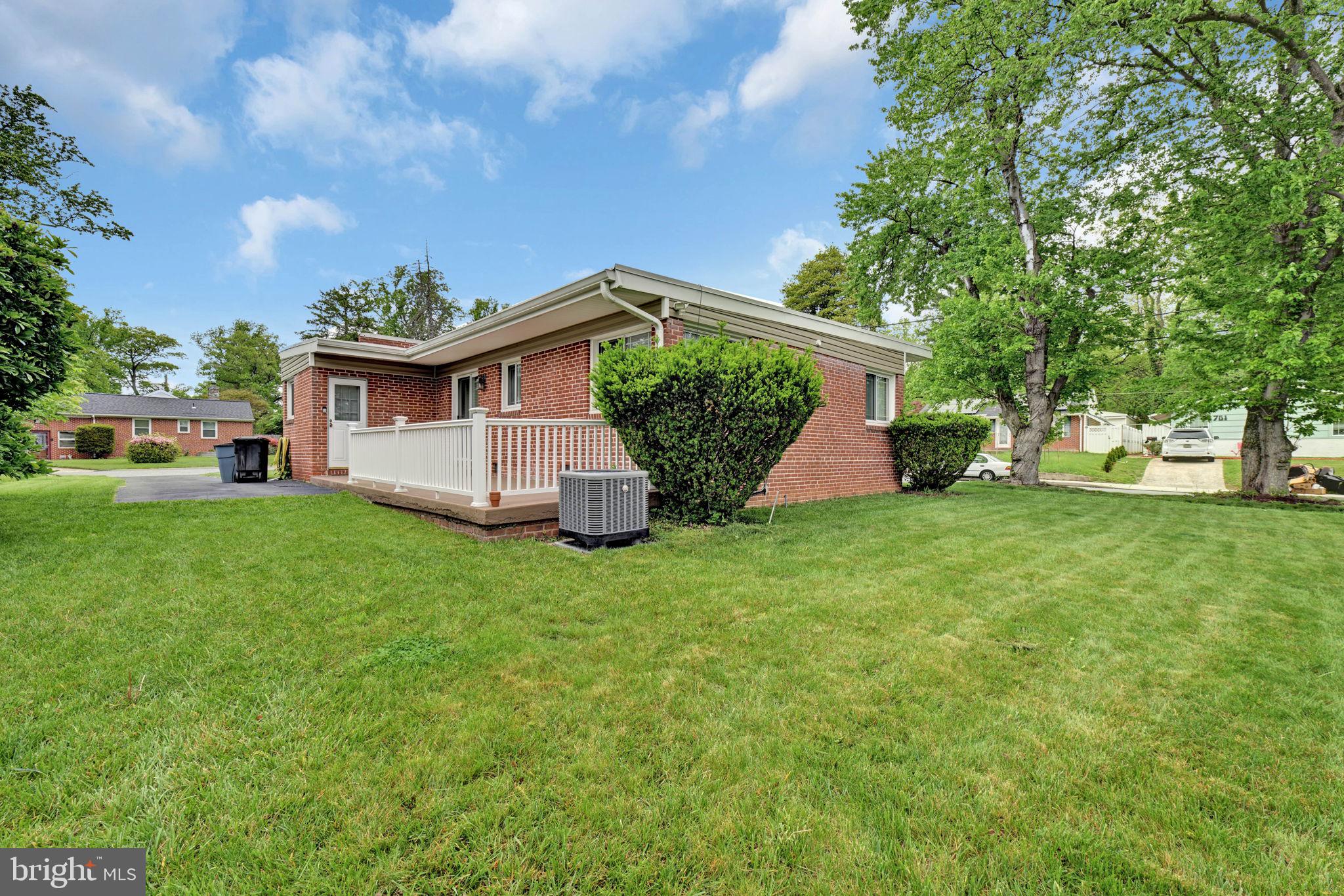 LESLIE MANOR - Residential