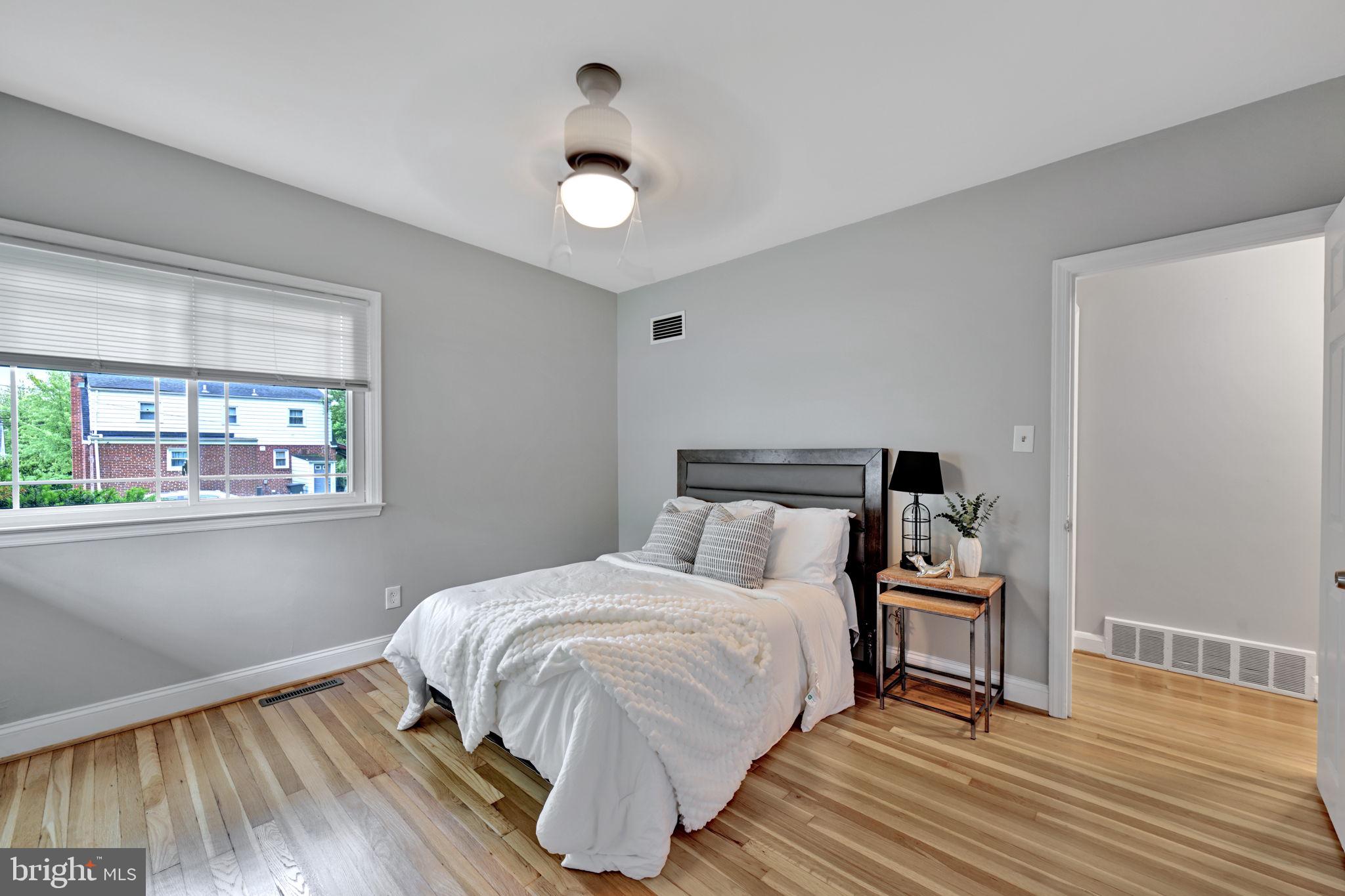 LESLIE MANOR - Residential