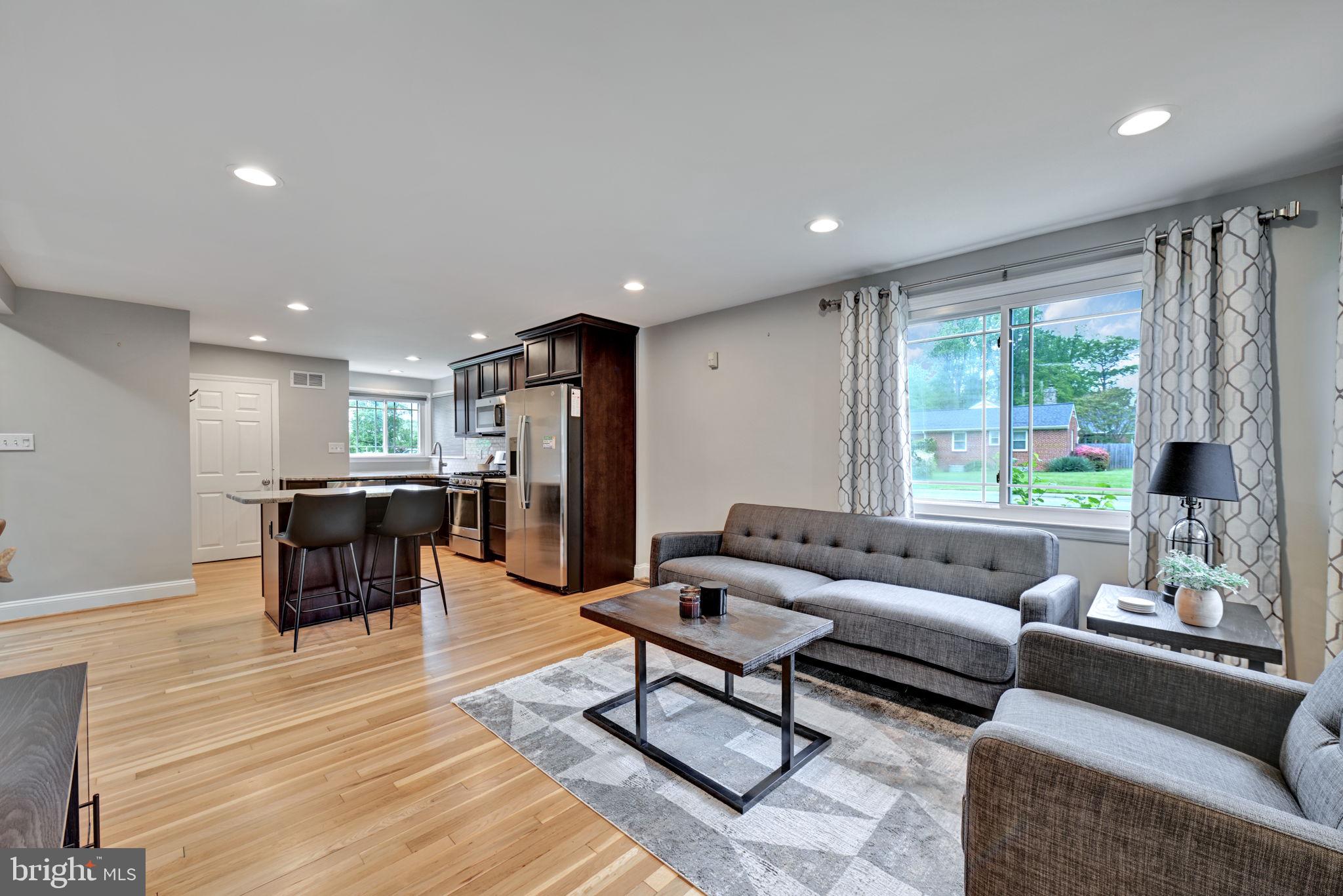 LESLIE MANOR - Residential