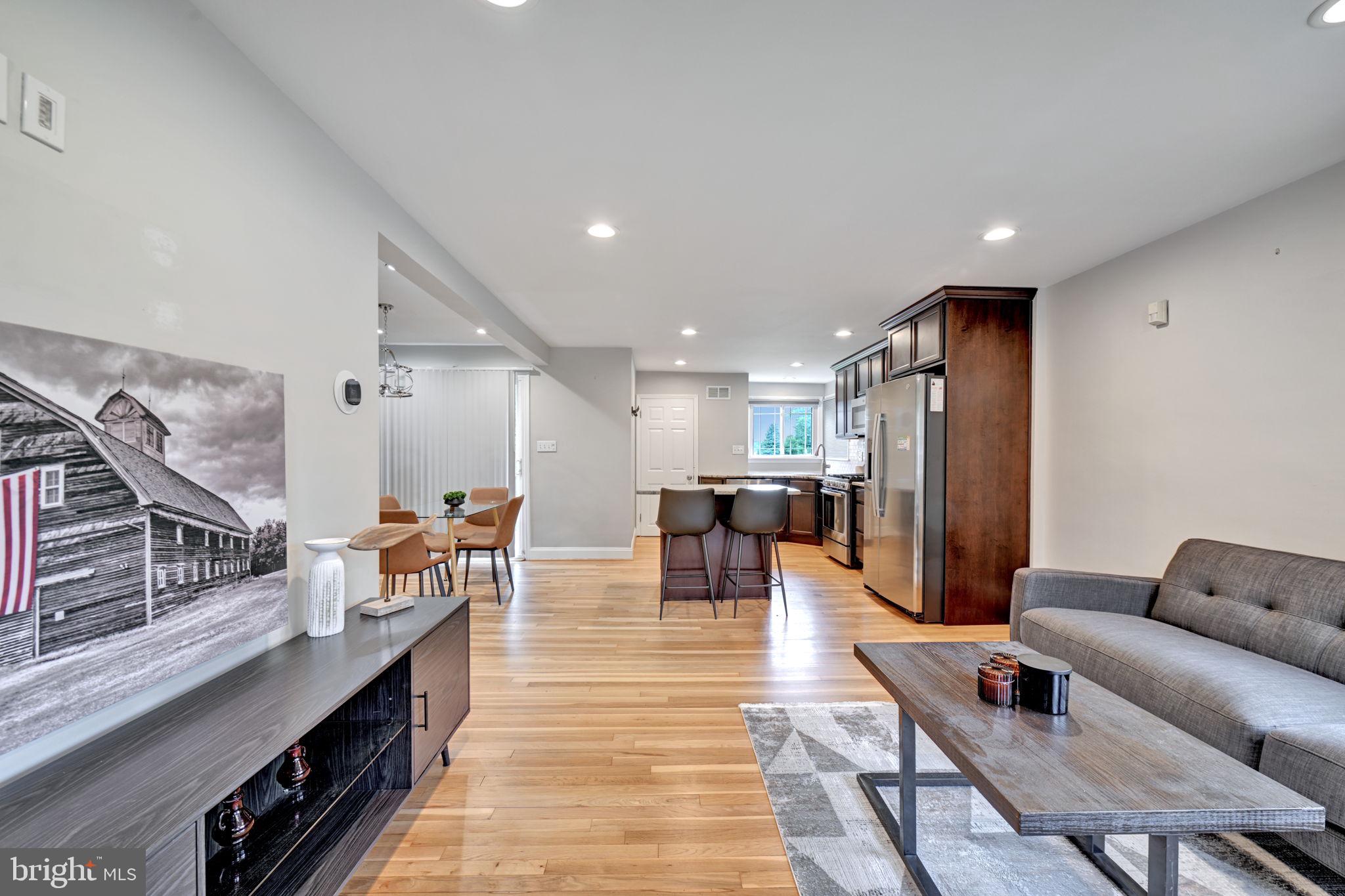 LESLIE MANOR - Residential