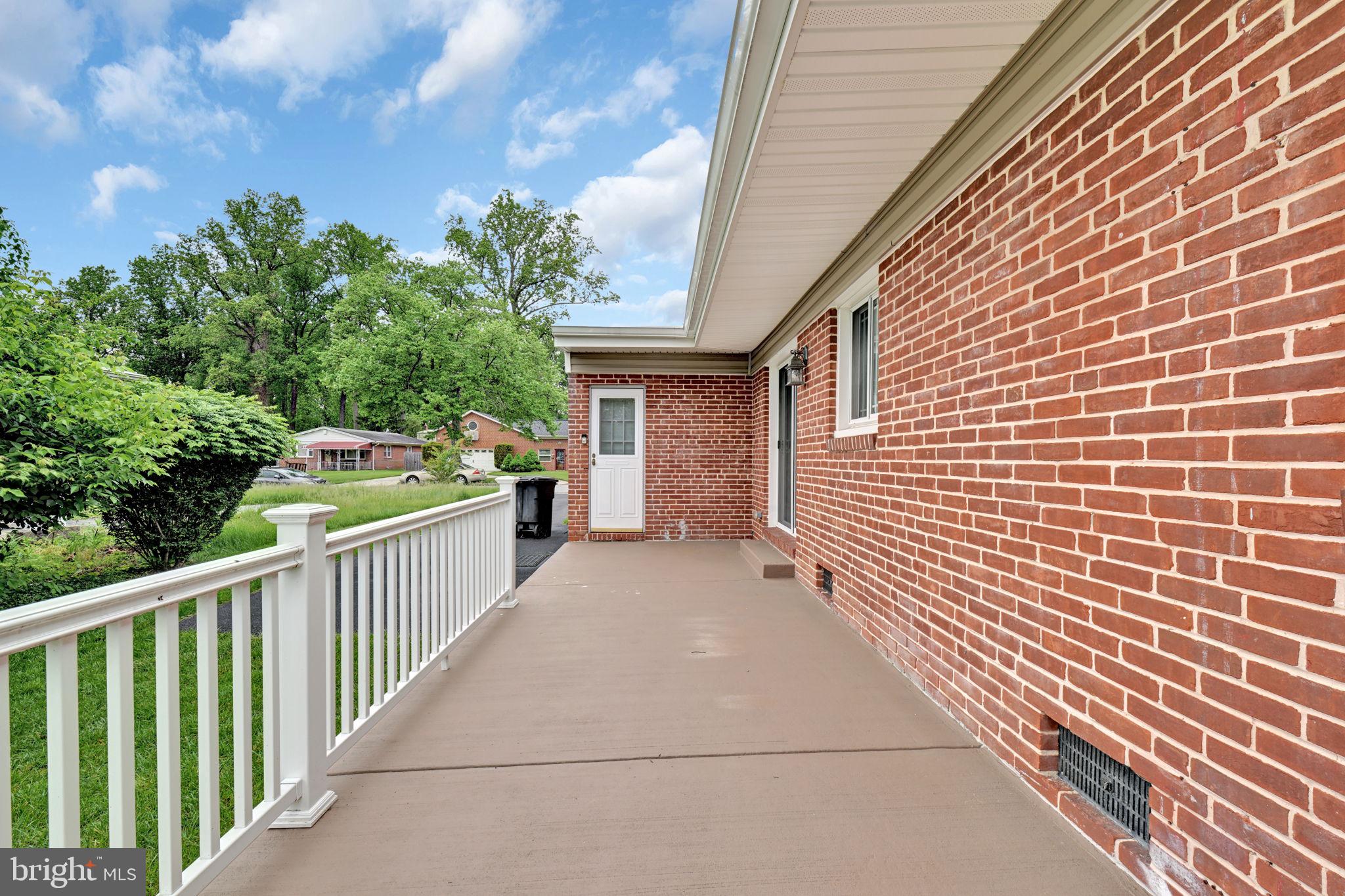 LESLIE MANOR - Residential