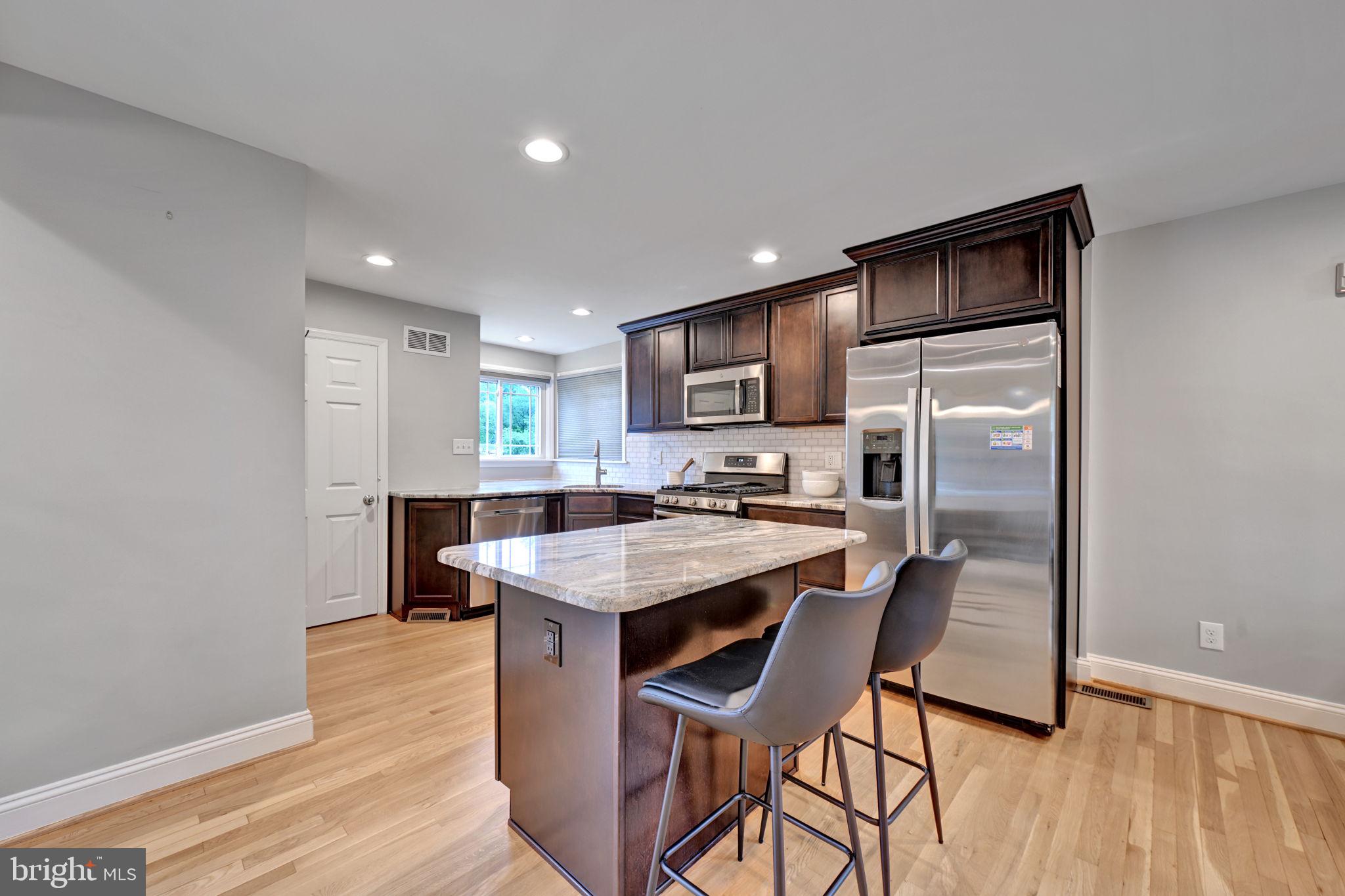 LESLIE MANOR - Residential