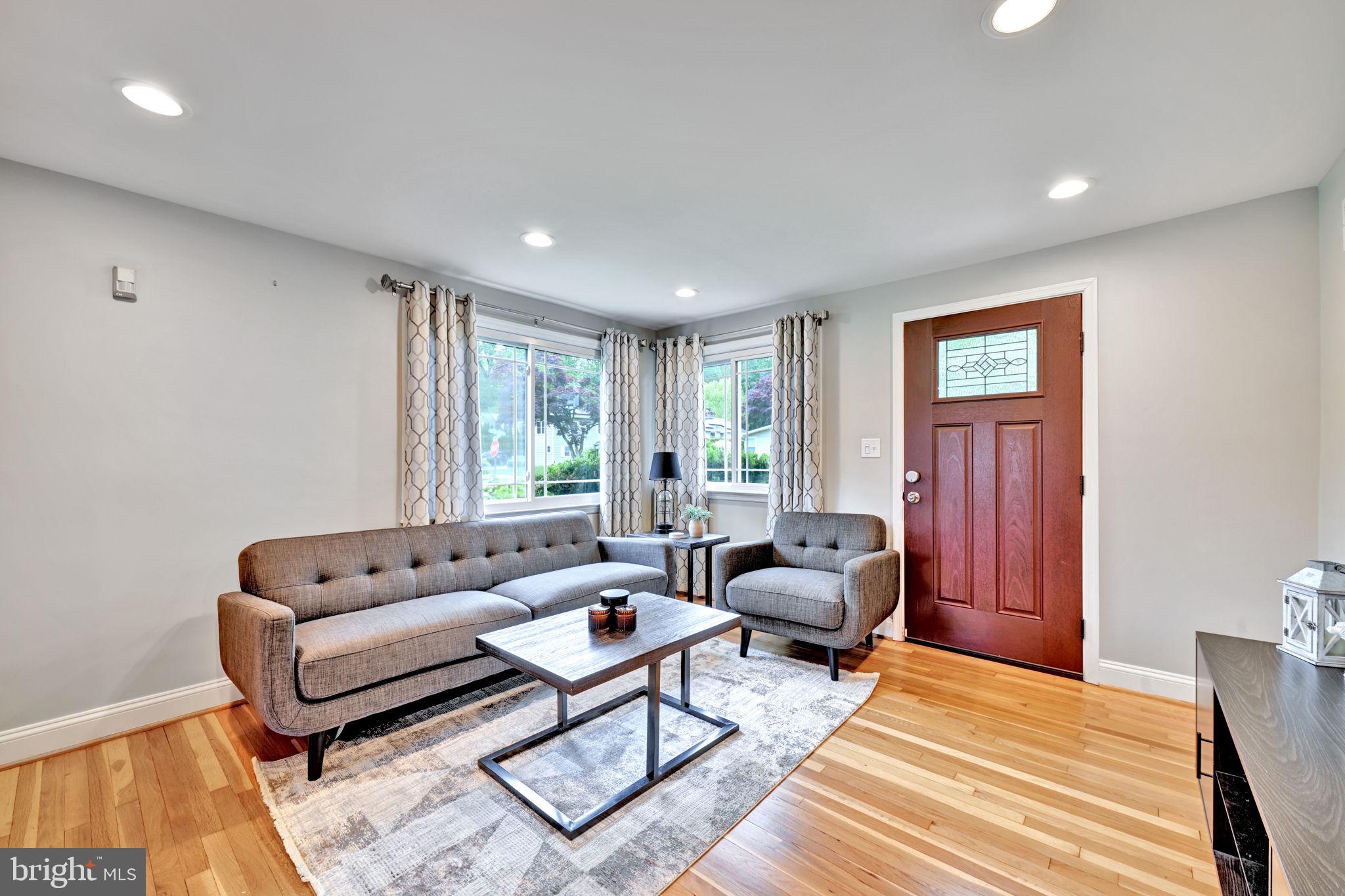LESLIE MANOR - Residential