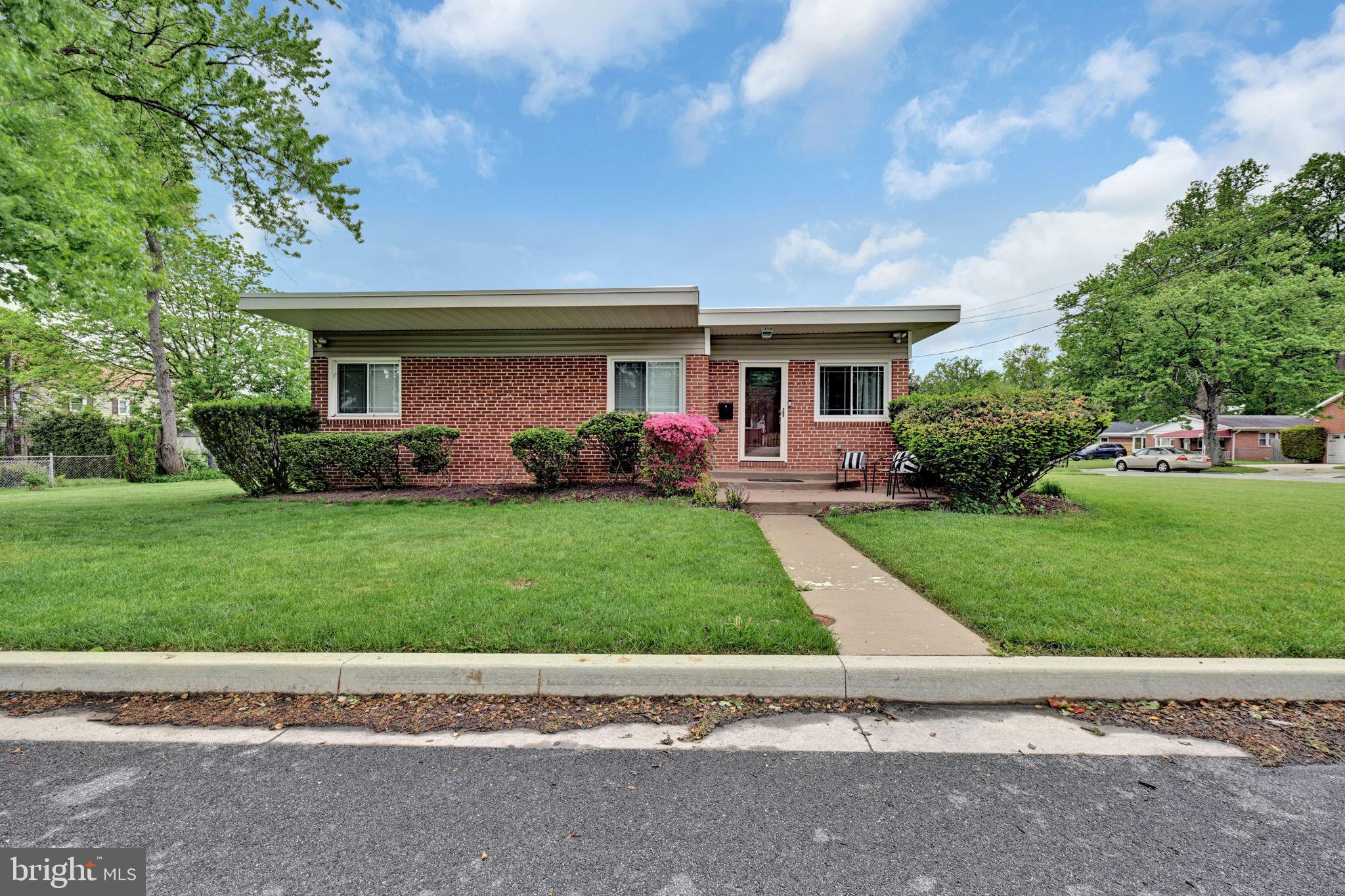 LESLIE MANOR - Residential