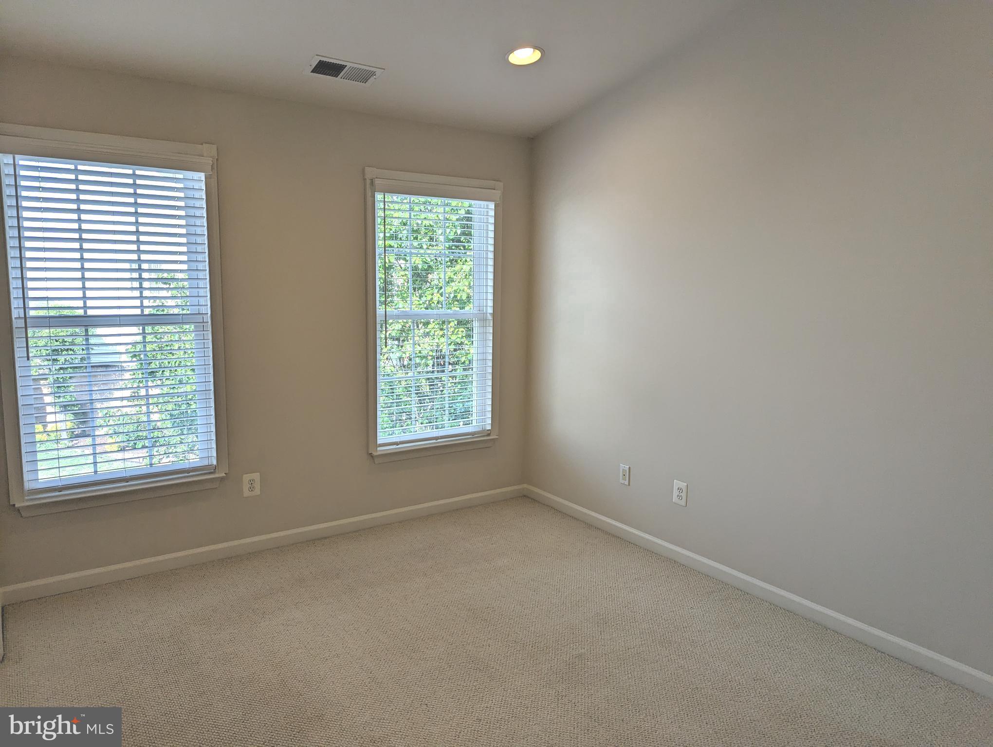 LOUDOUN VALLEY ESTATES - Residential Lease