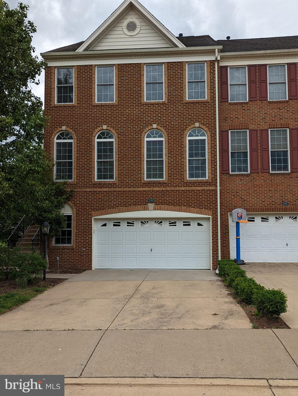 LOUDOUN VALLEY ESTATES - Residential Lease