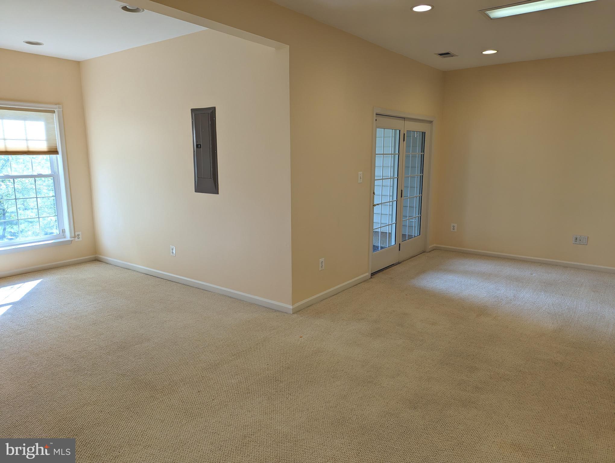 LOUDOUN VALLEY ESTATES - Residential Lease