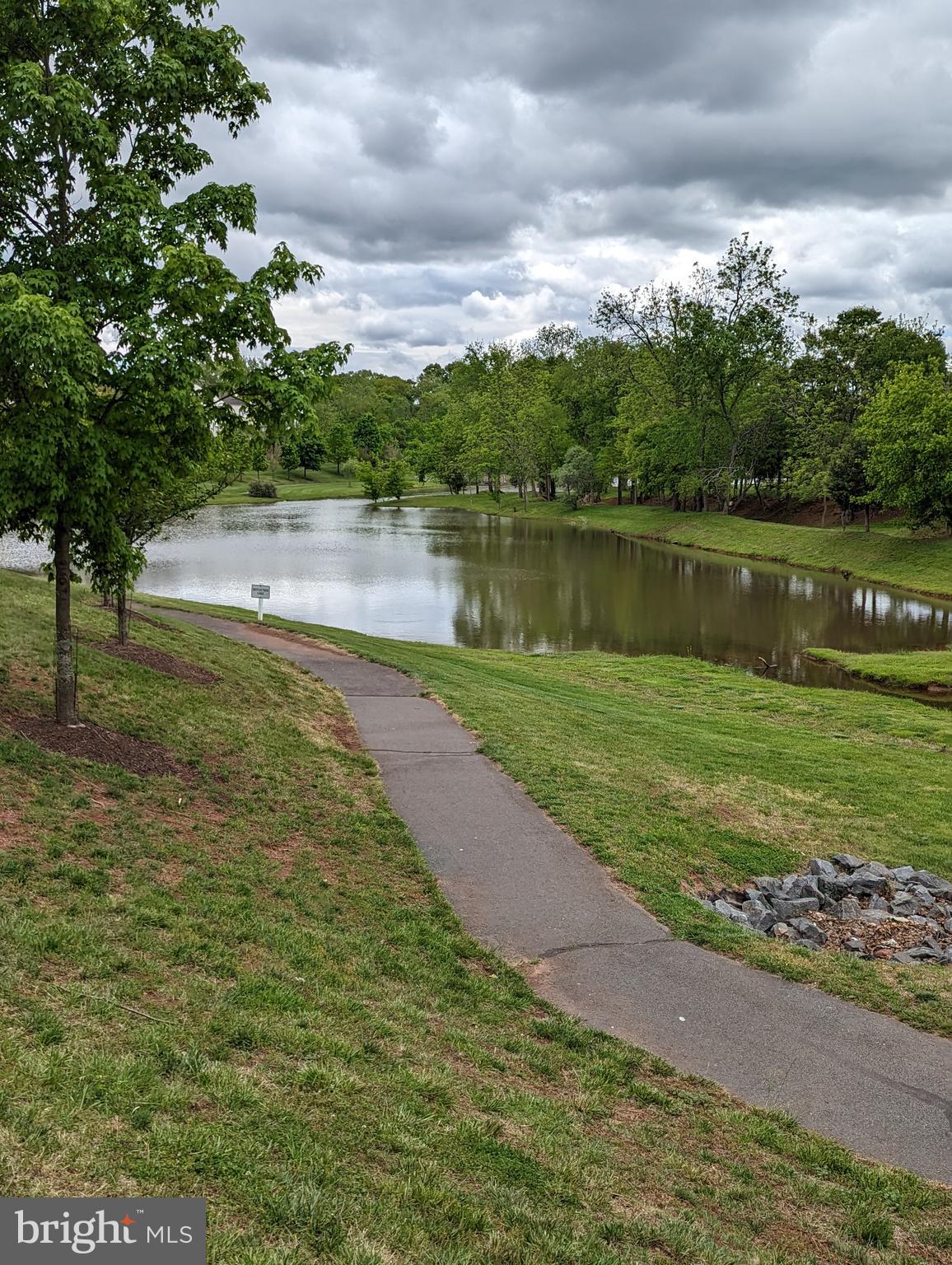 LOUDOUN VALLEY ESTATES - Residential Lease