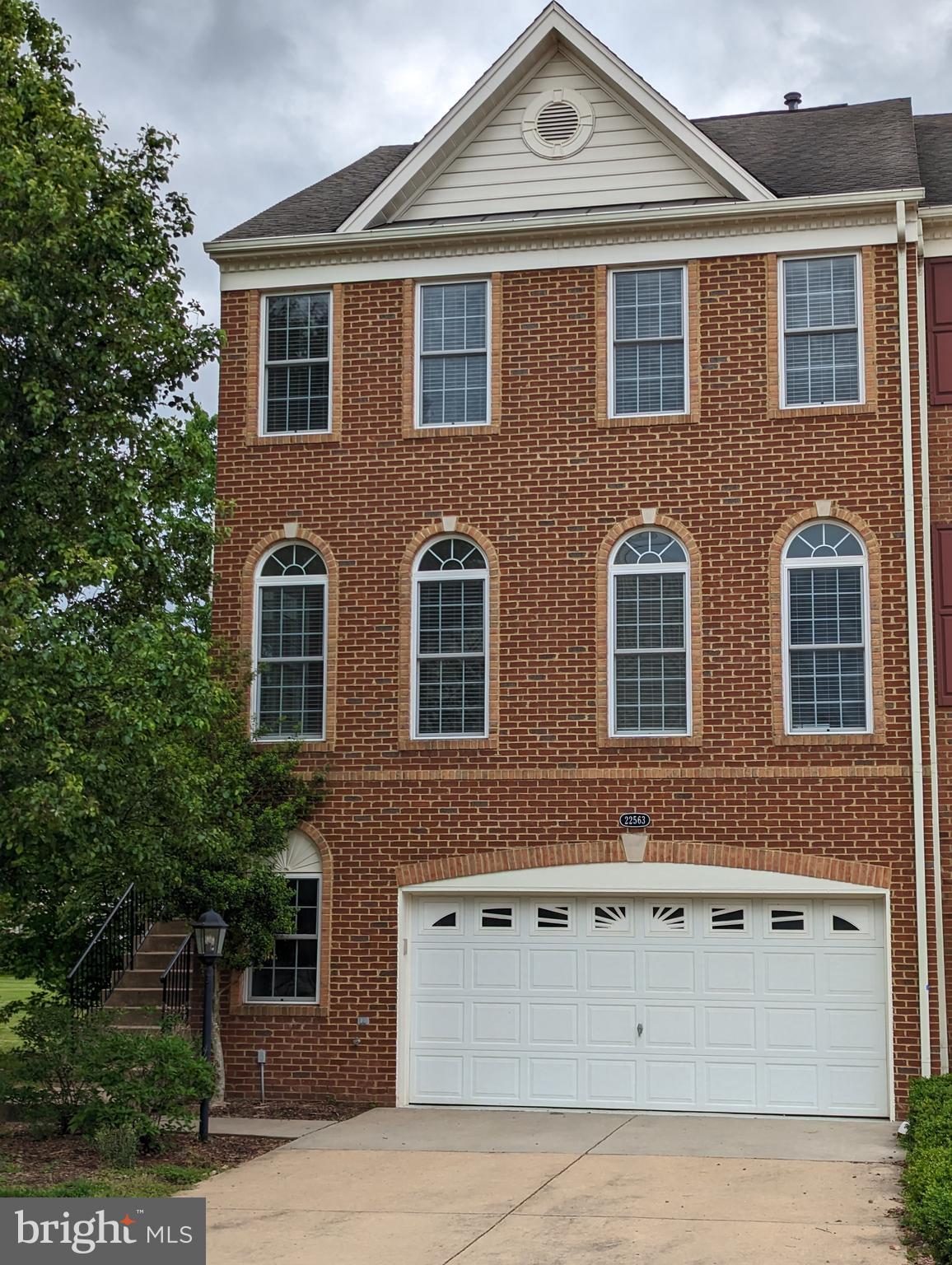 LOUDOUN VALLEY ESTATES - Residential Lease