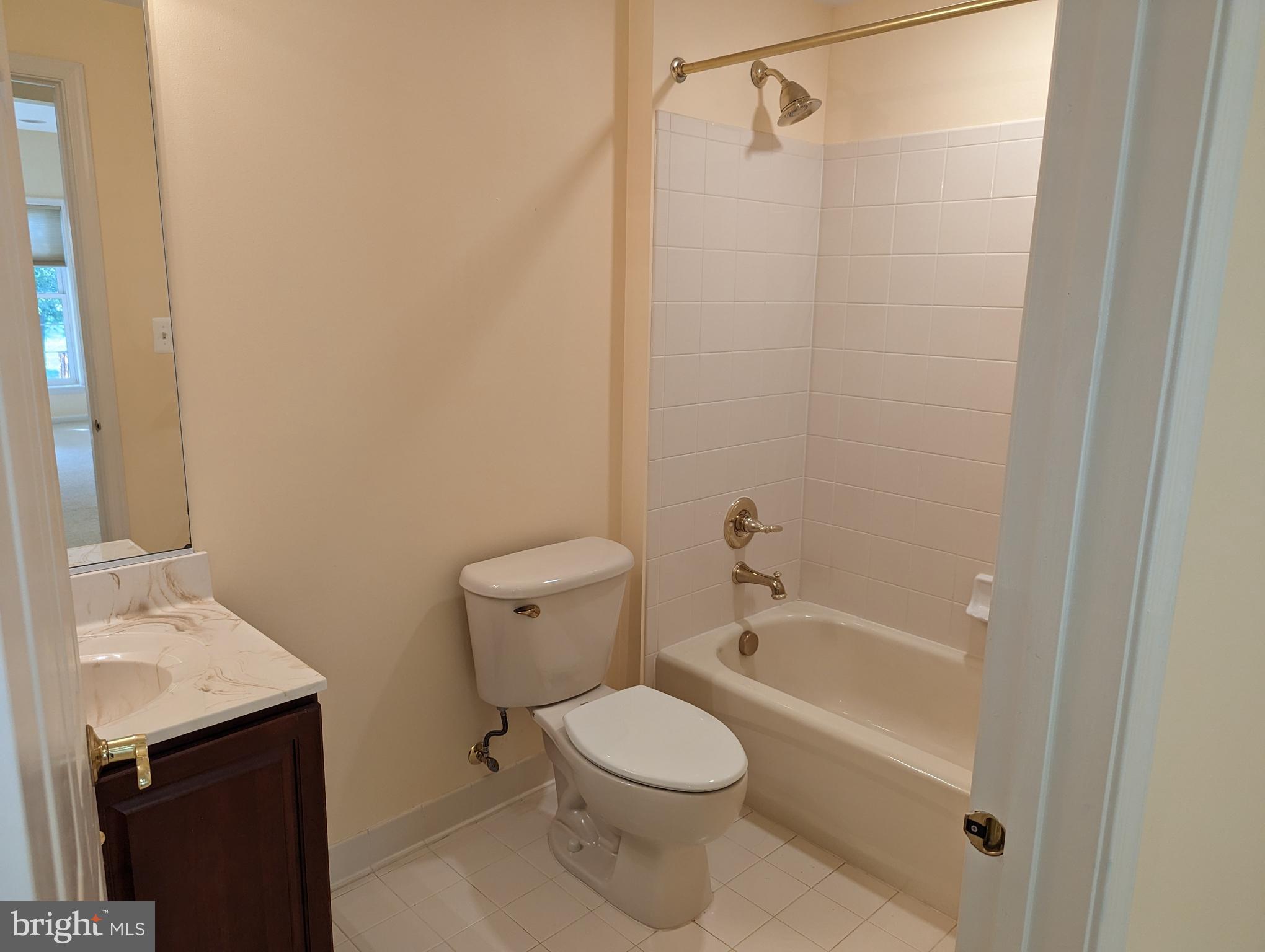 LOUDOUN VALLEY ESTATES - Residential Lease