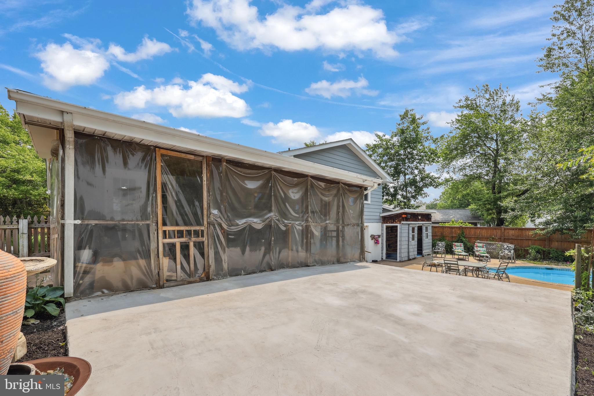 702 WILLIAMSBURG ROAD