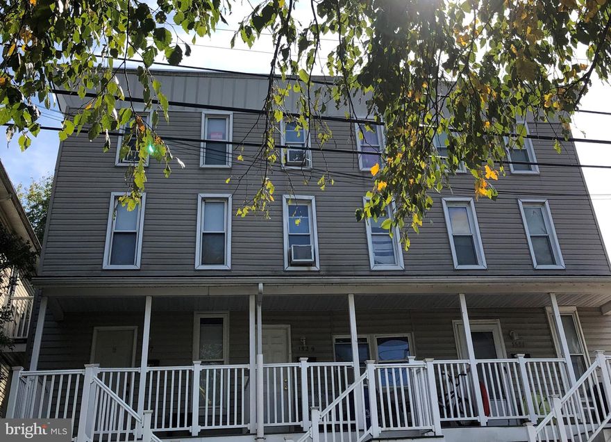 Located in the hip Hampden community, this two bedroom, one bath rental offers a spacious bedroom and living room; full kitchen, a washer & dryer; and an affordable price. Come find out the fun of living in Hampden, Hon!