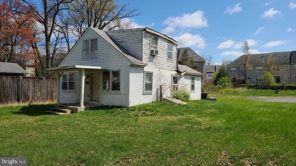 Photo of 809 Westmore Avenue, ROCKVILLE, MD 20850 (MLS # MDMC2204916)