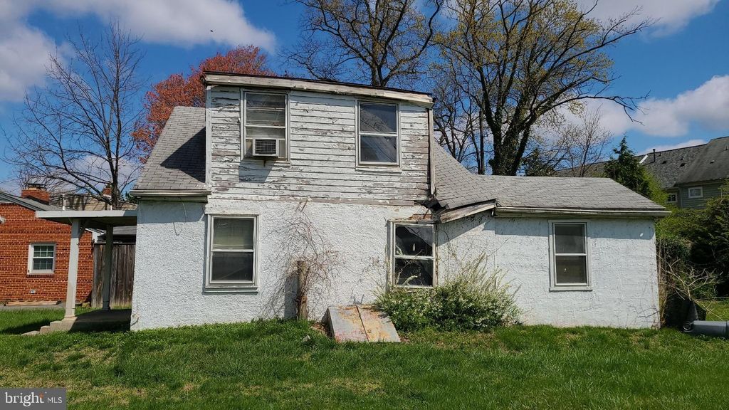 Photo of 809 Westmore Avenue, ROCKVILLE, MD 20850 (MLS # MDMC2204916)