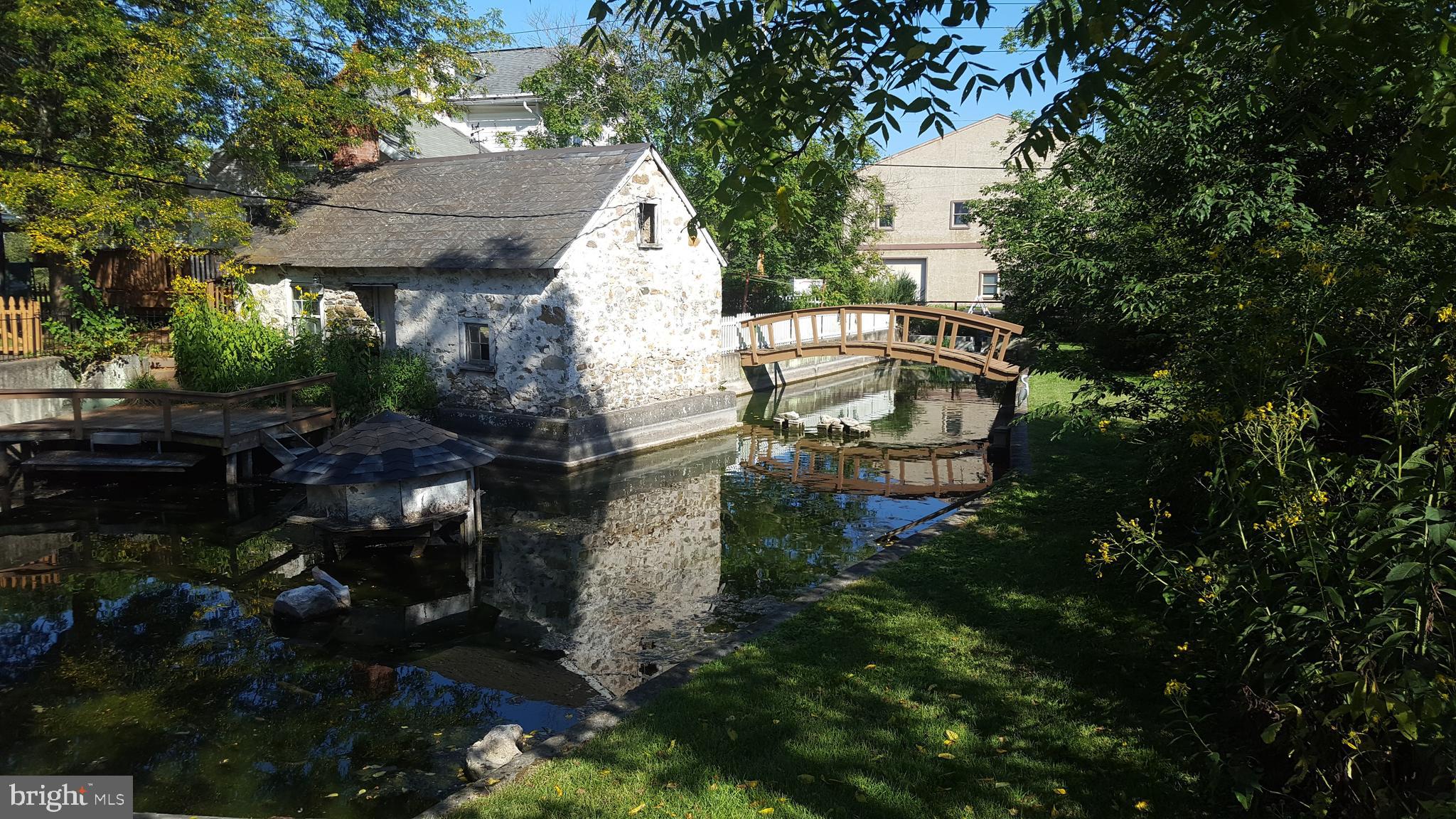 2902 LOWER SAUCON ROAD