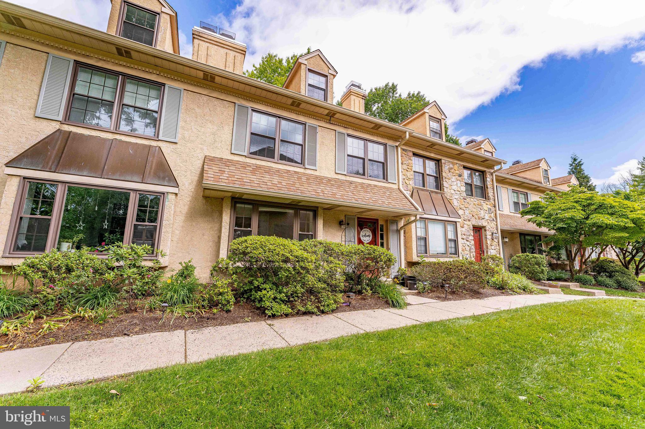 11 CHATEAU CIRCLE