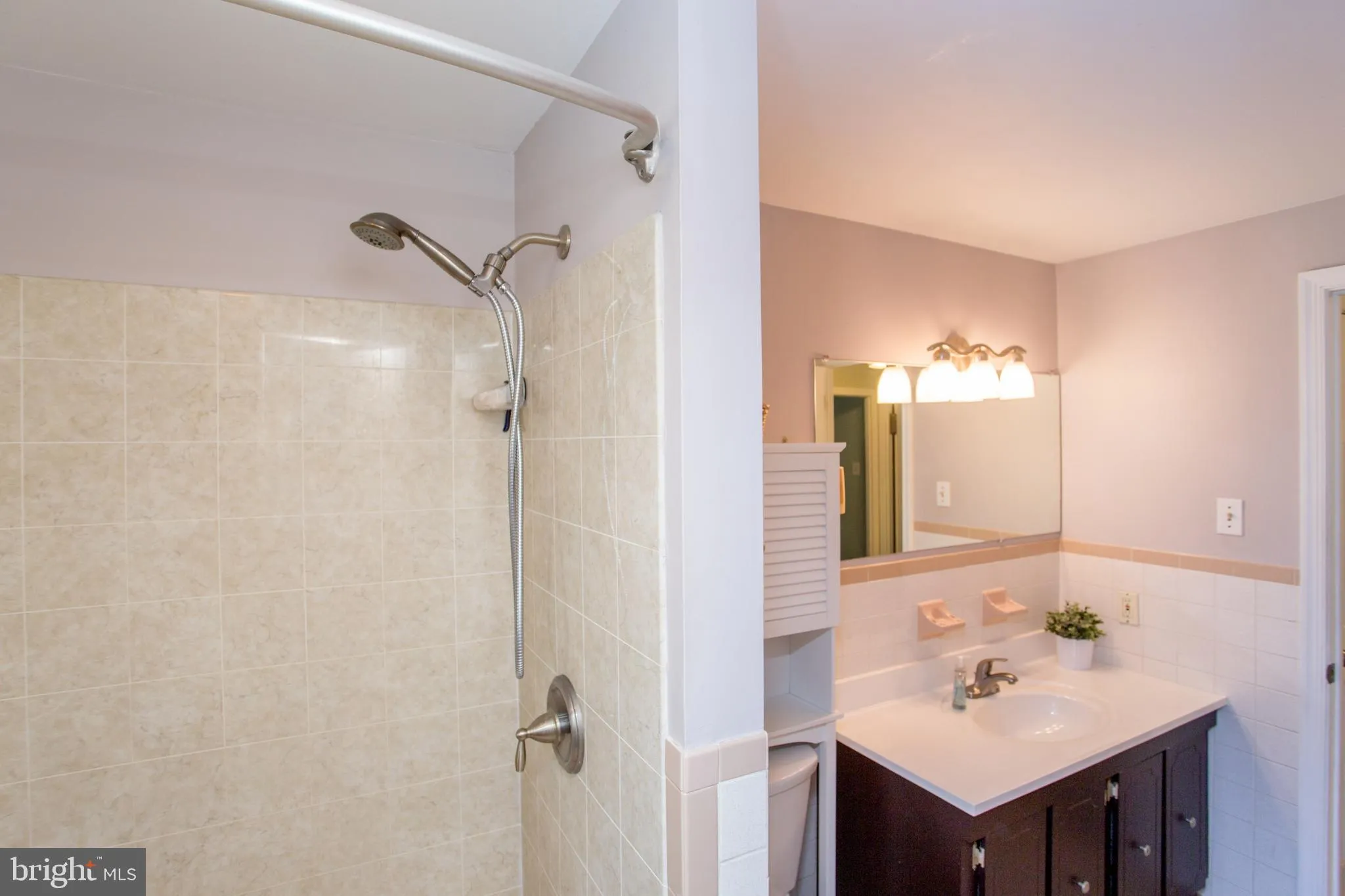 Chalfont, Pennsylvania 18914, United States, 3 Bedrooms Bedrooms, ,2 BathroomsBathrooms,Residential,Contingent,116633