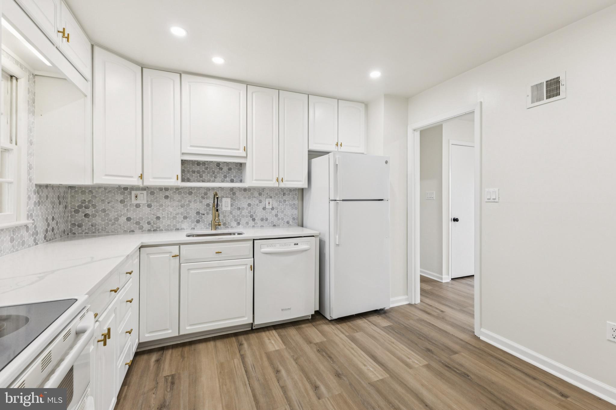 2202 PRINCESS ANNE LANE