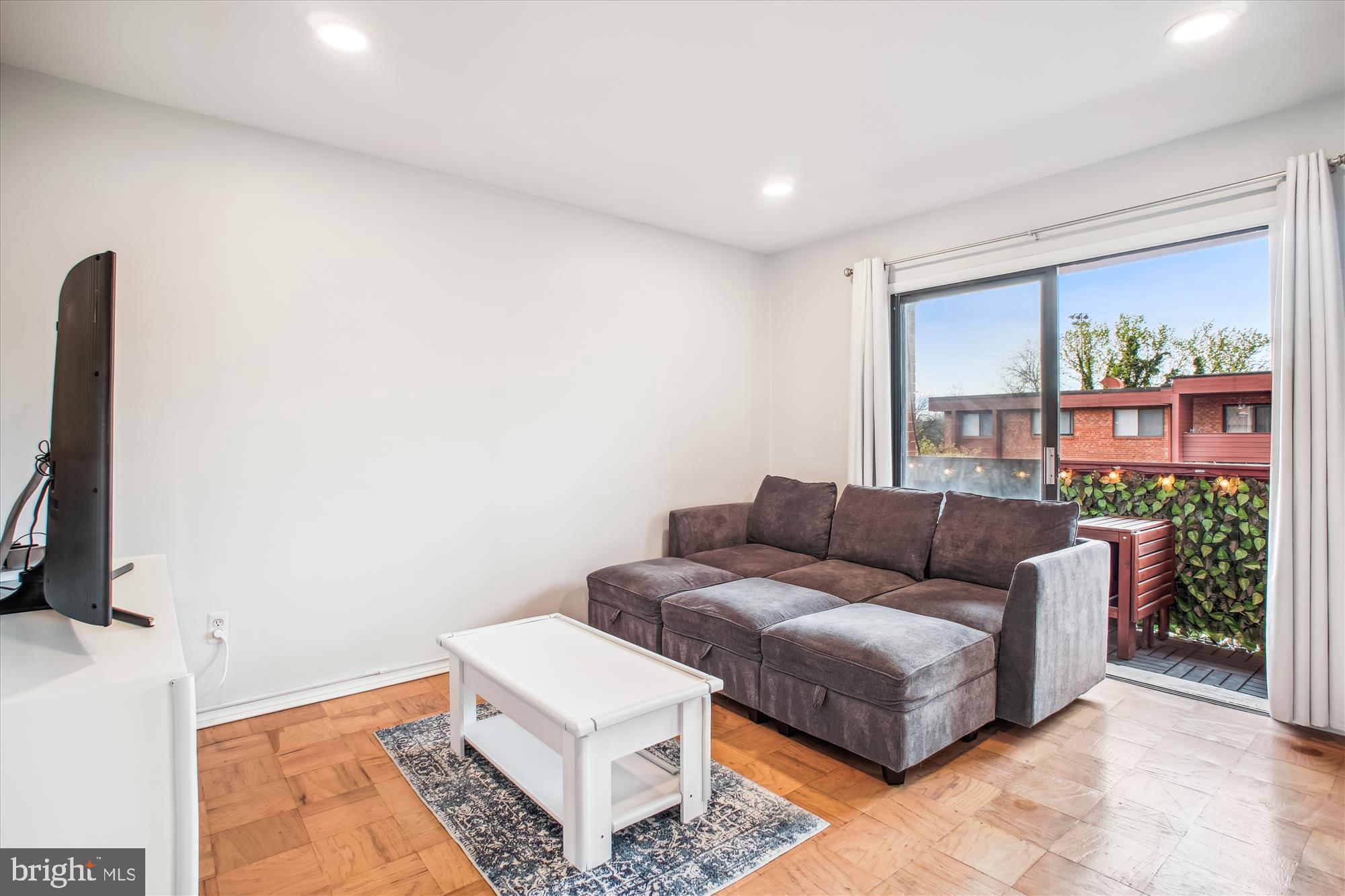 GEORGE MASON VILLAGE - Residential