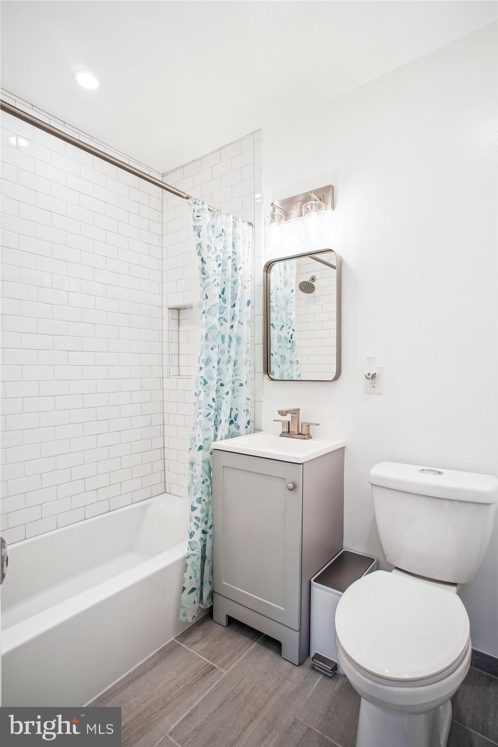 GEORGE MASON VILLAGE - Residential