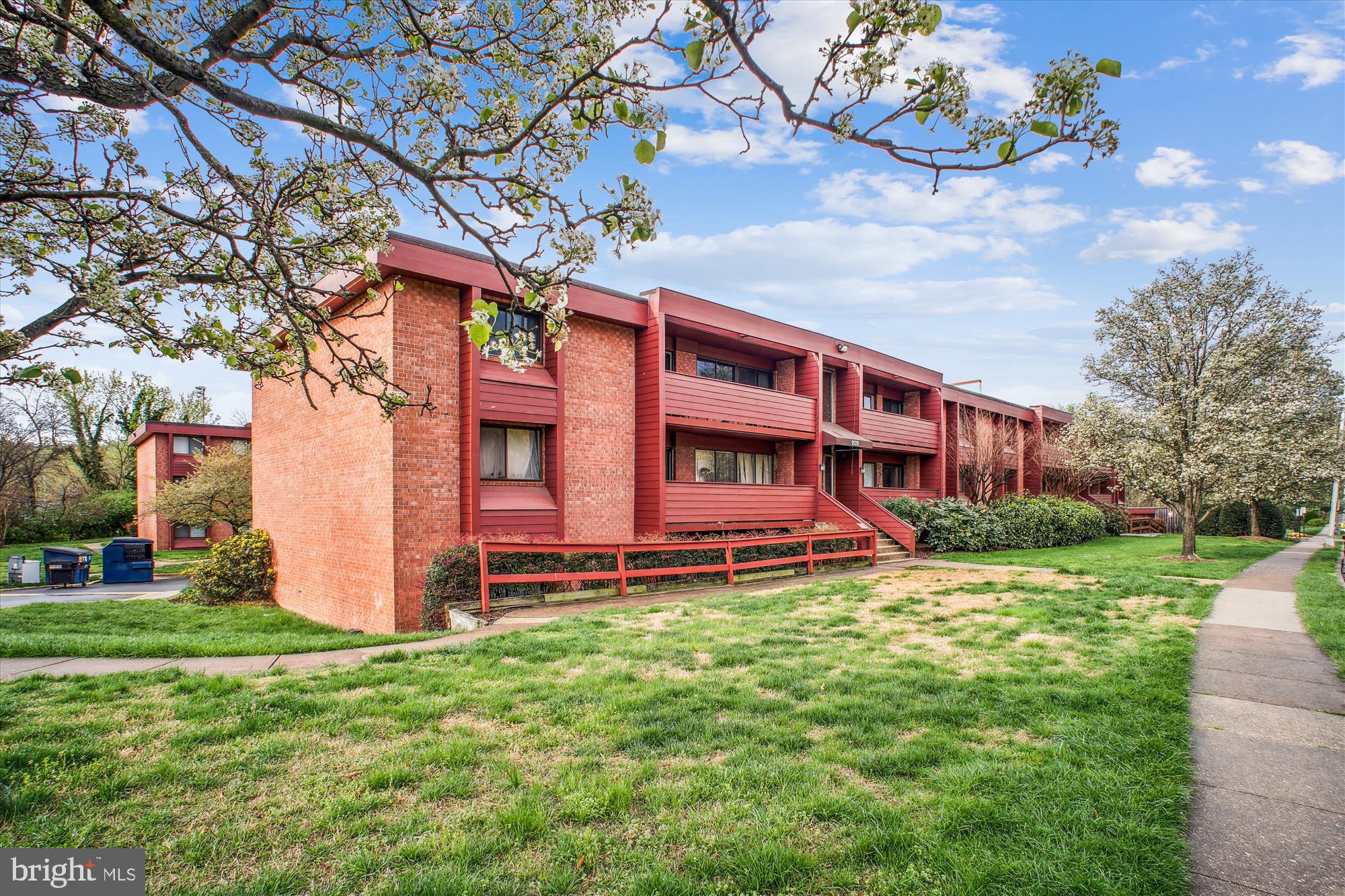 GEORGE MASON VILLAGE - Residential