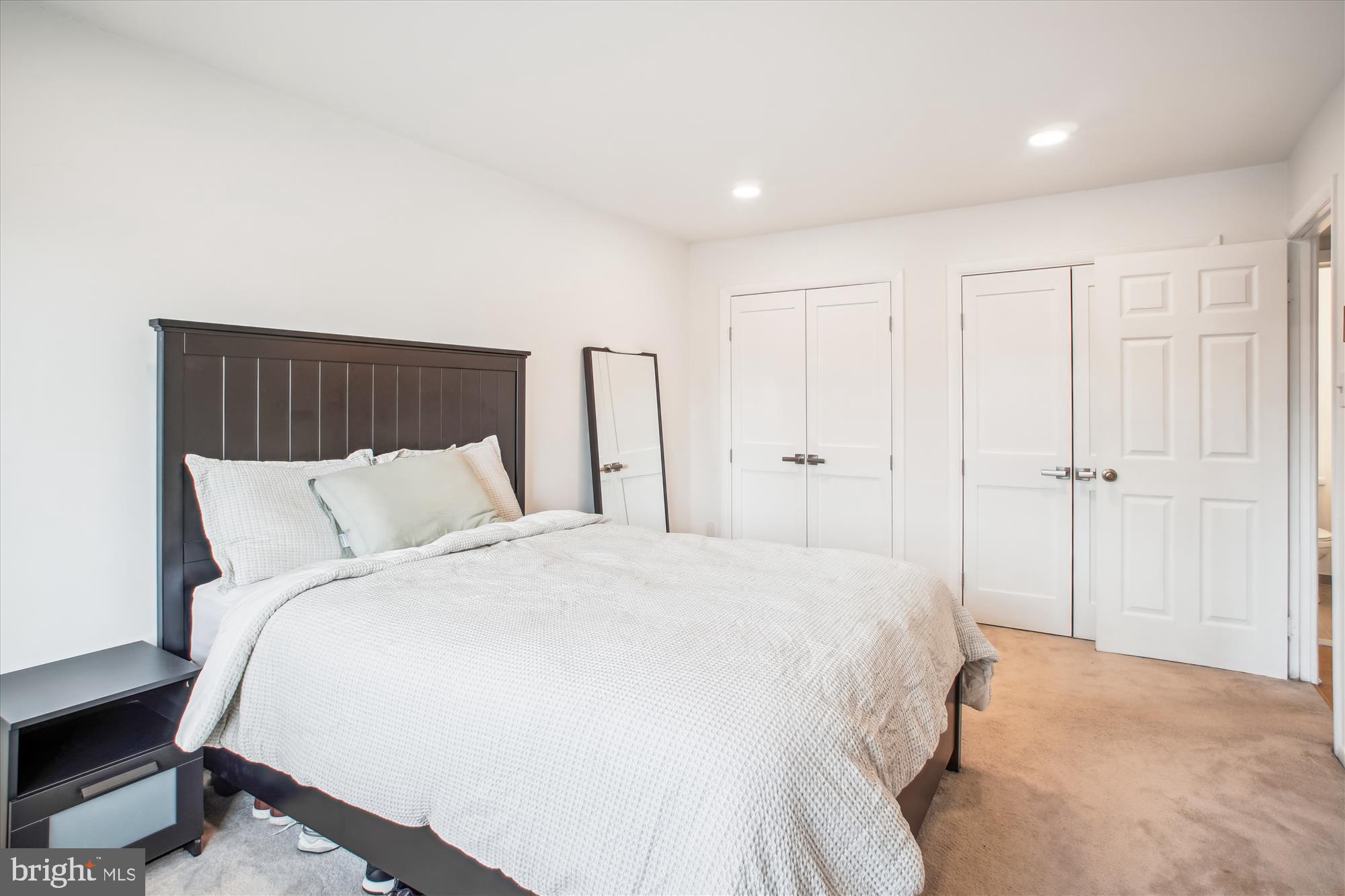 GEORGE MASON VILLAGE - Residential