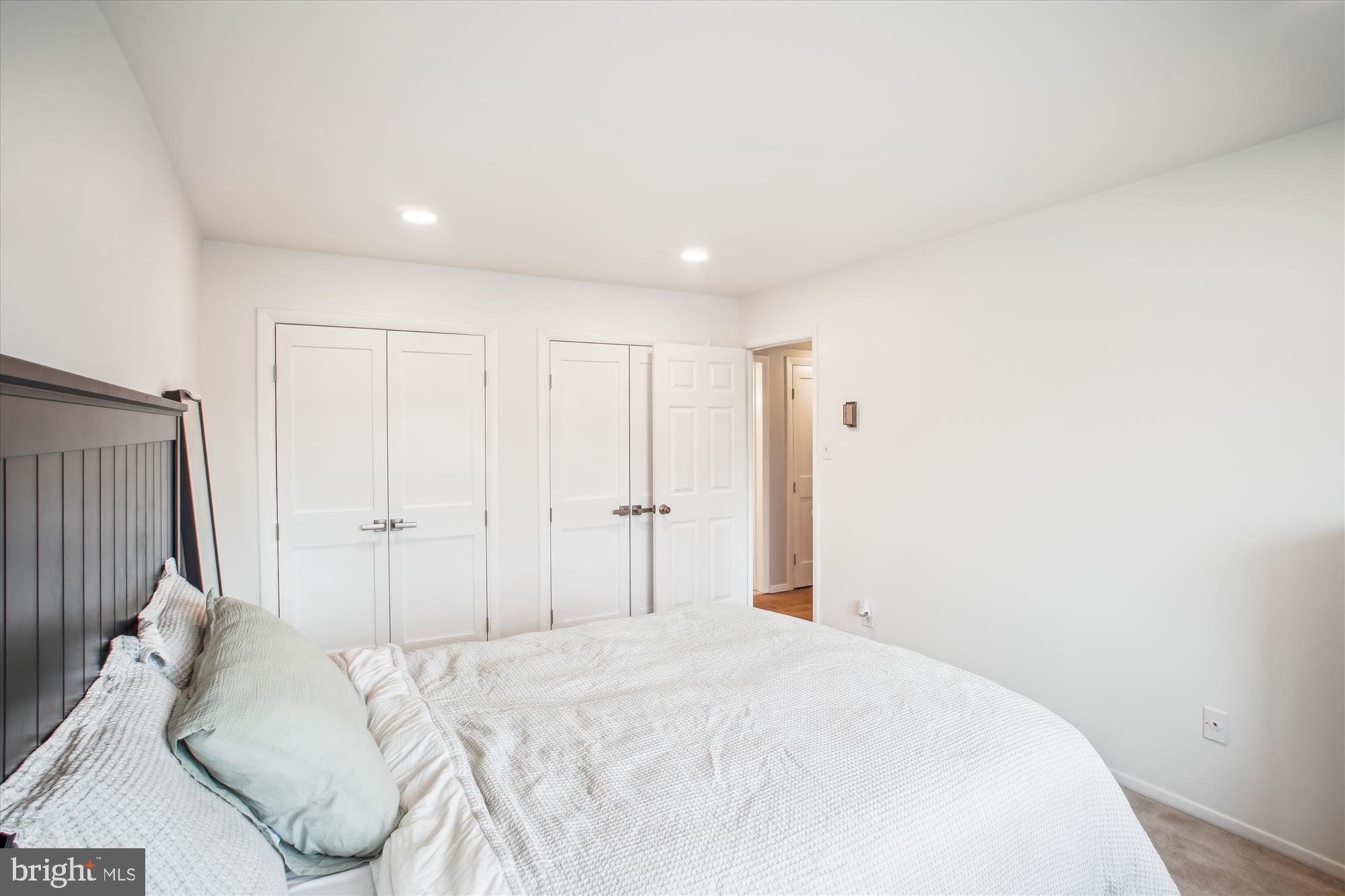 GEORGE MASON VILLAGE - Residential