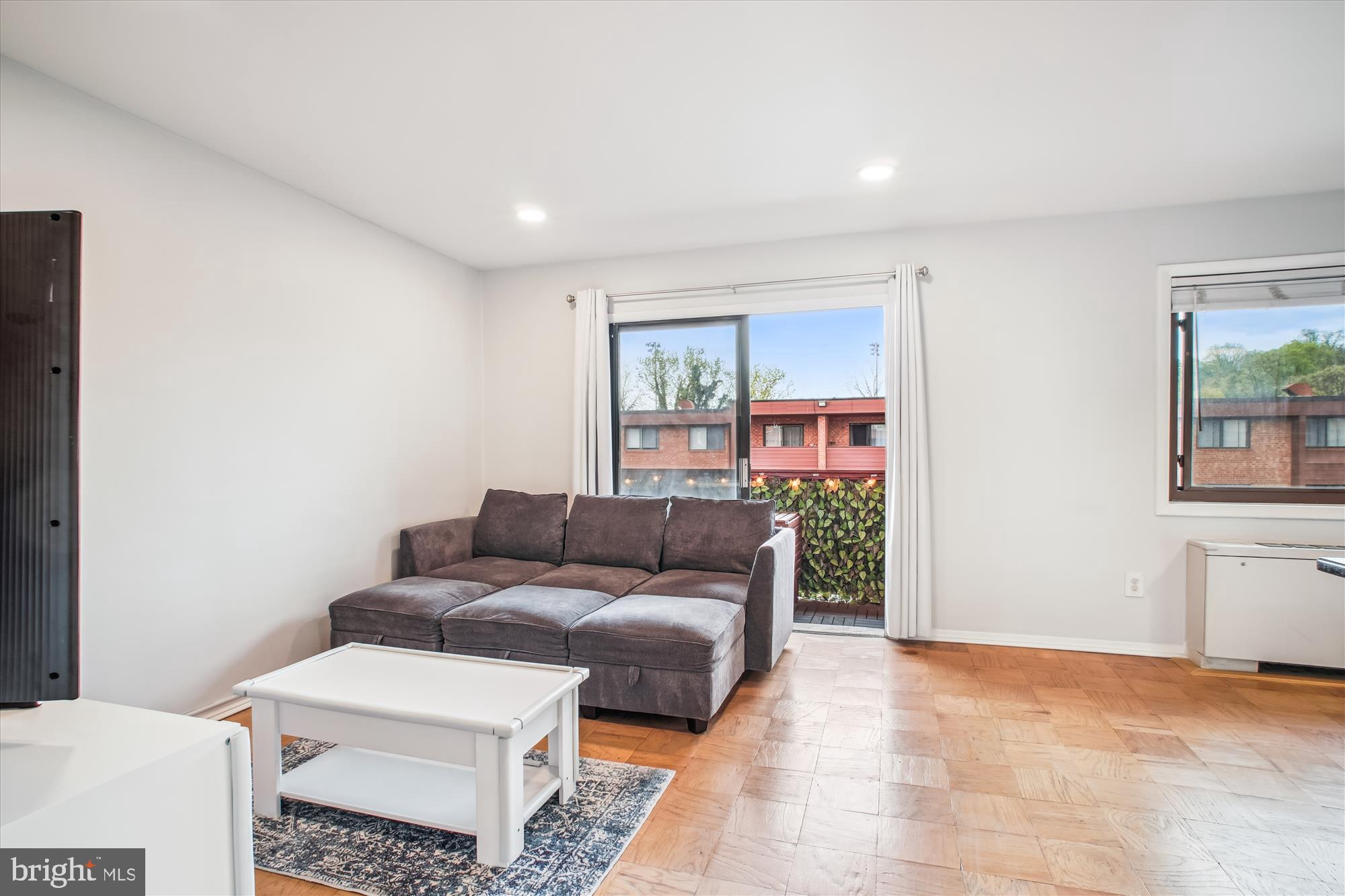 GEORGE MASON VILLAGE - Residential