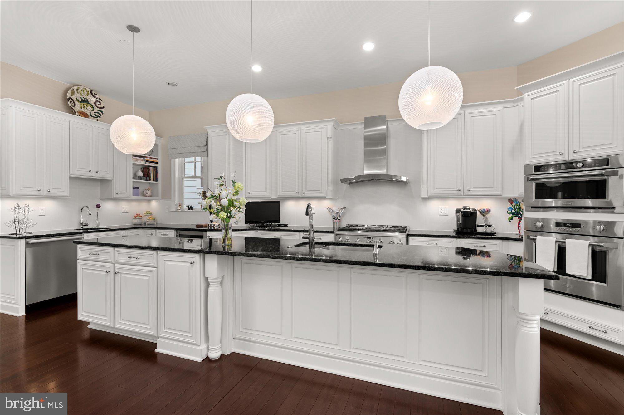 BETHESDA MEWS - Residential