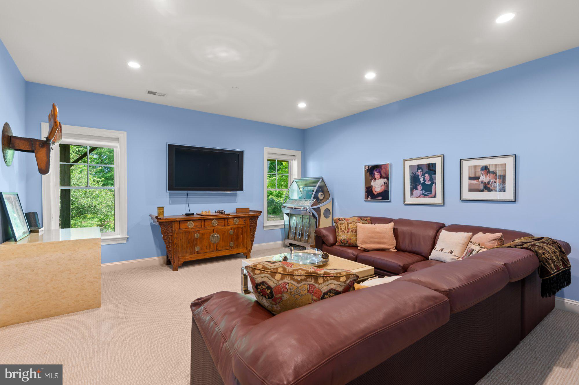 BETHESDA MEWS - Residential