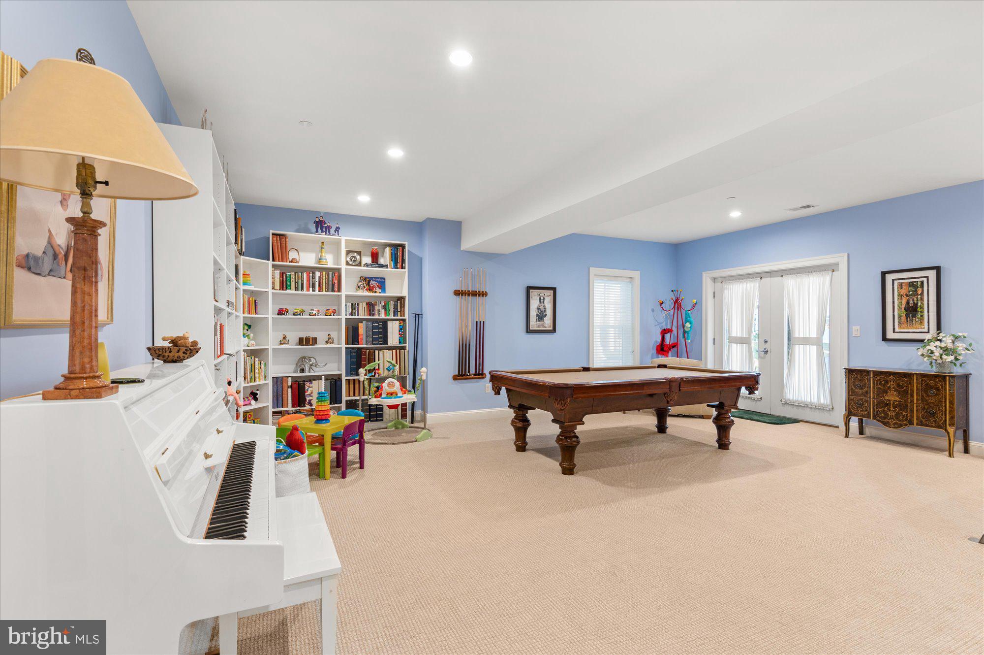 BETHESDA MEWS - Residential