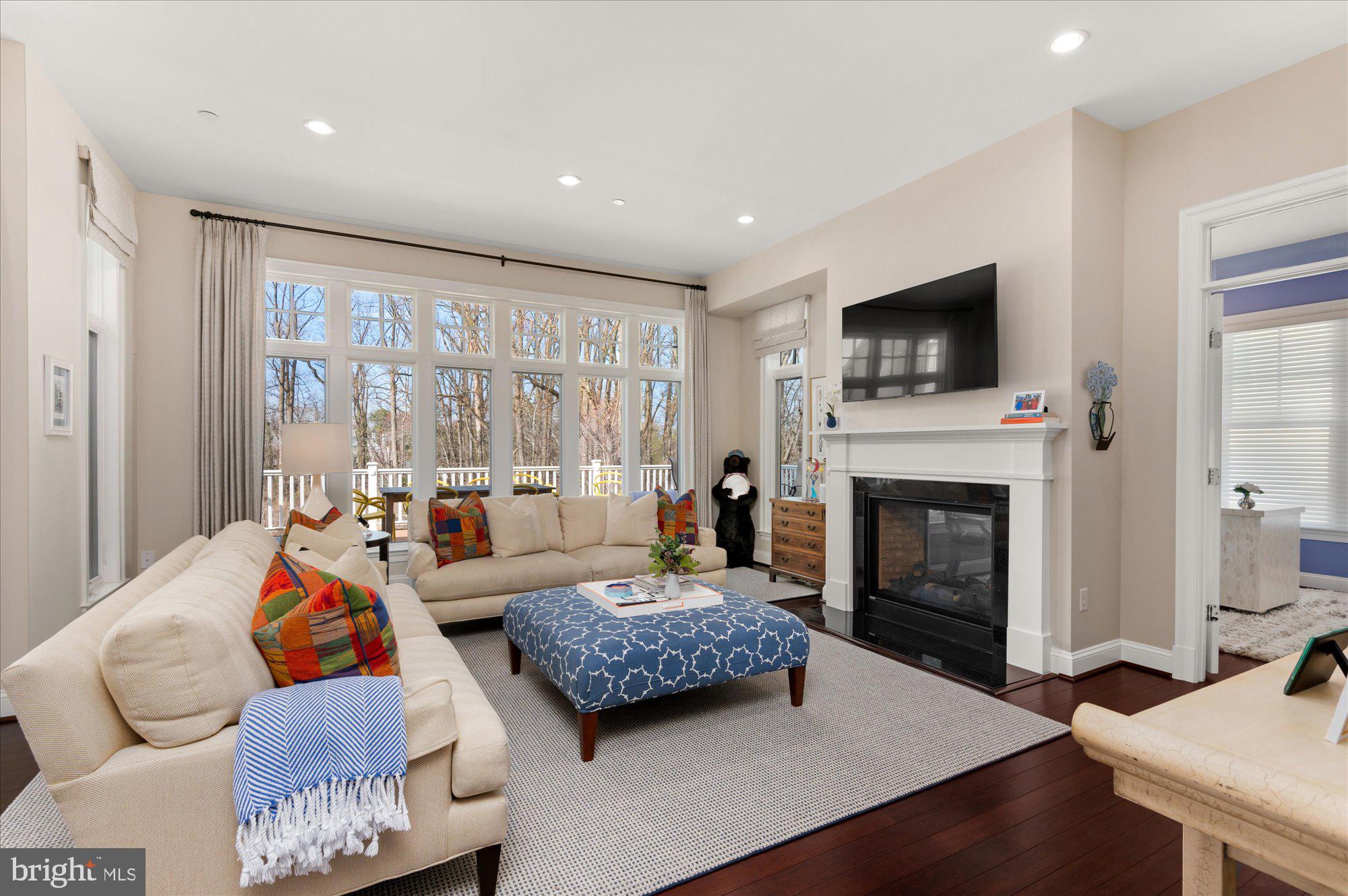 BETHESDA MEWS - Residential