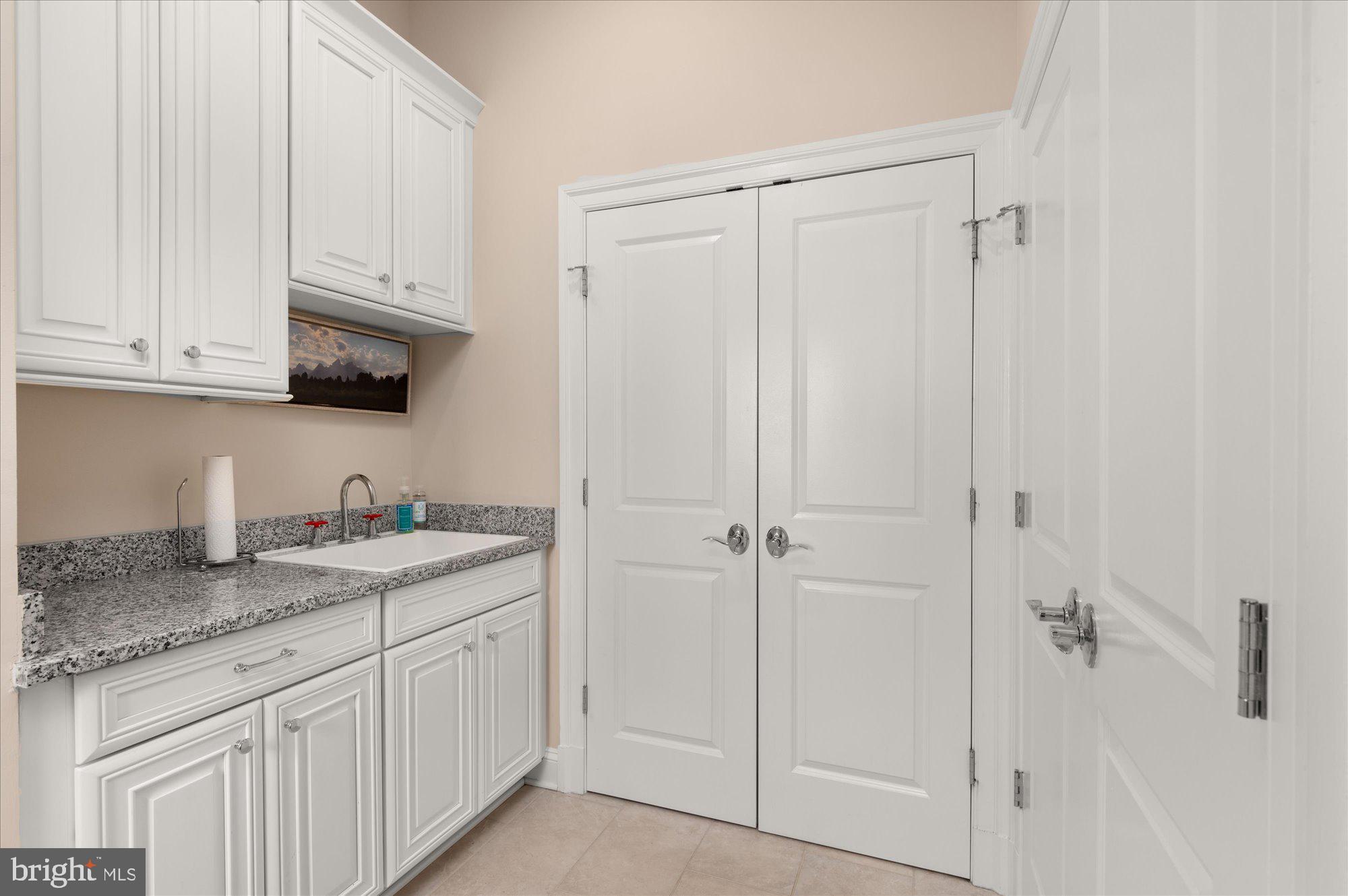 BETHESDA MEWS - Residential