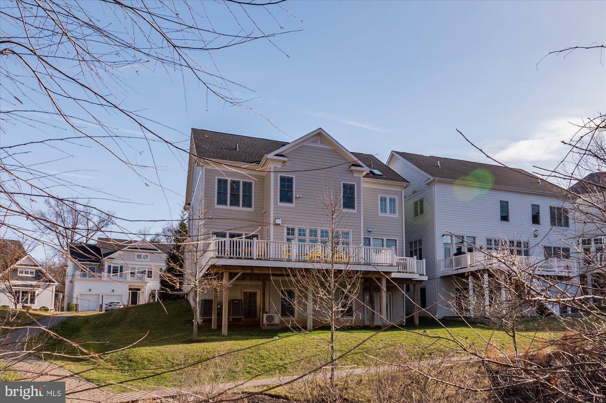 BETHESDA MEWS - Residential