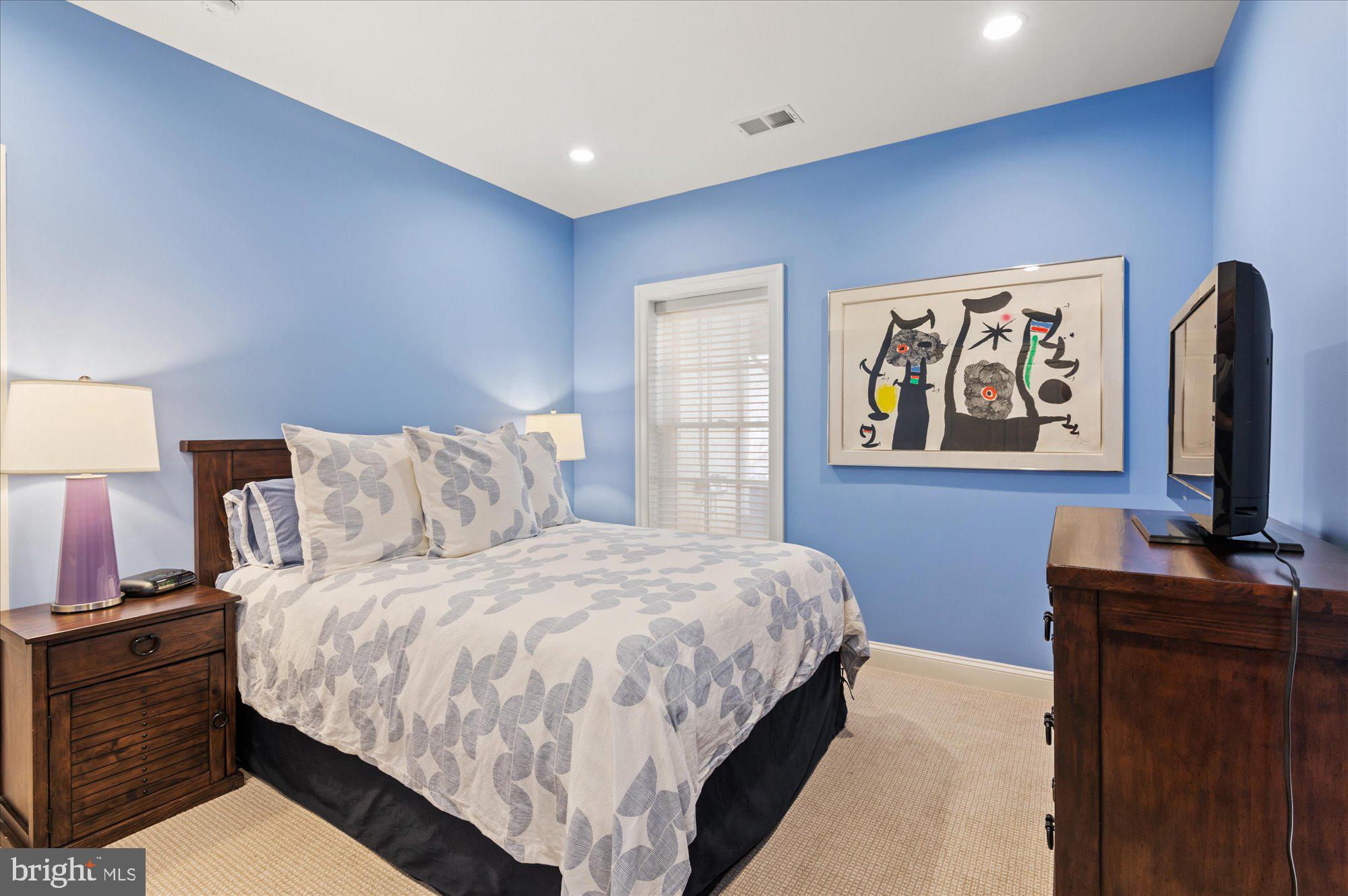 BETHESDA MEWS - Residential